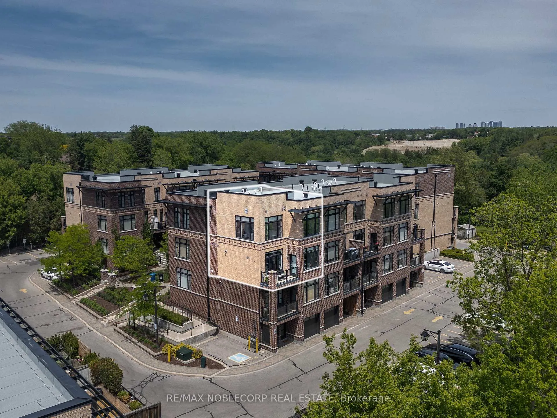 Photo 6 of Unit 40, 8167 Kipling Avenue, Vaughan, West Woodbridge — HOMEH