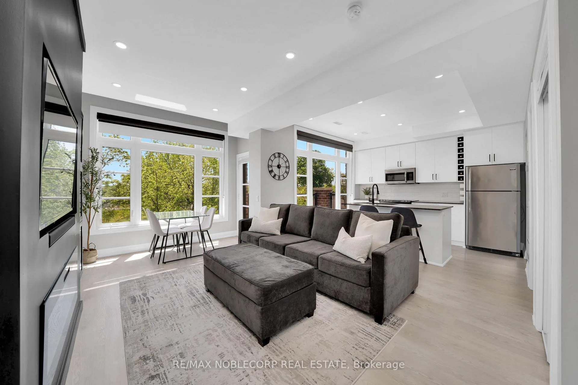 Photo 9 of Unit 40, 8167 Kipling Avenue, Vaughan, West Woodbridge — HOMEH