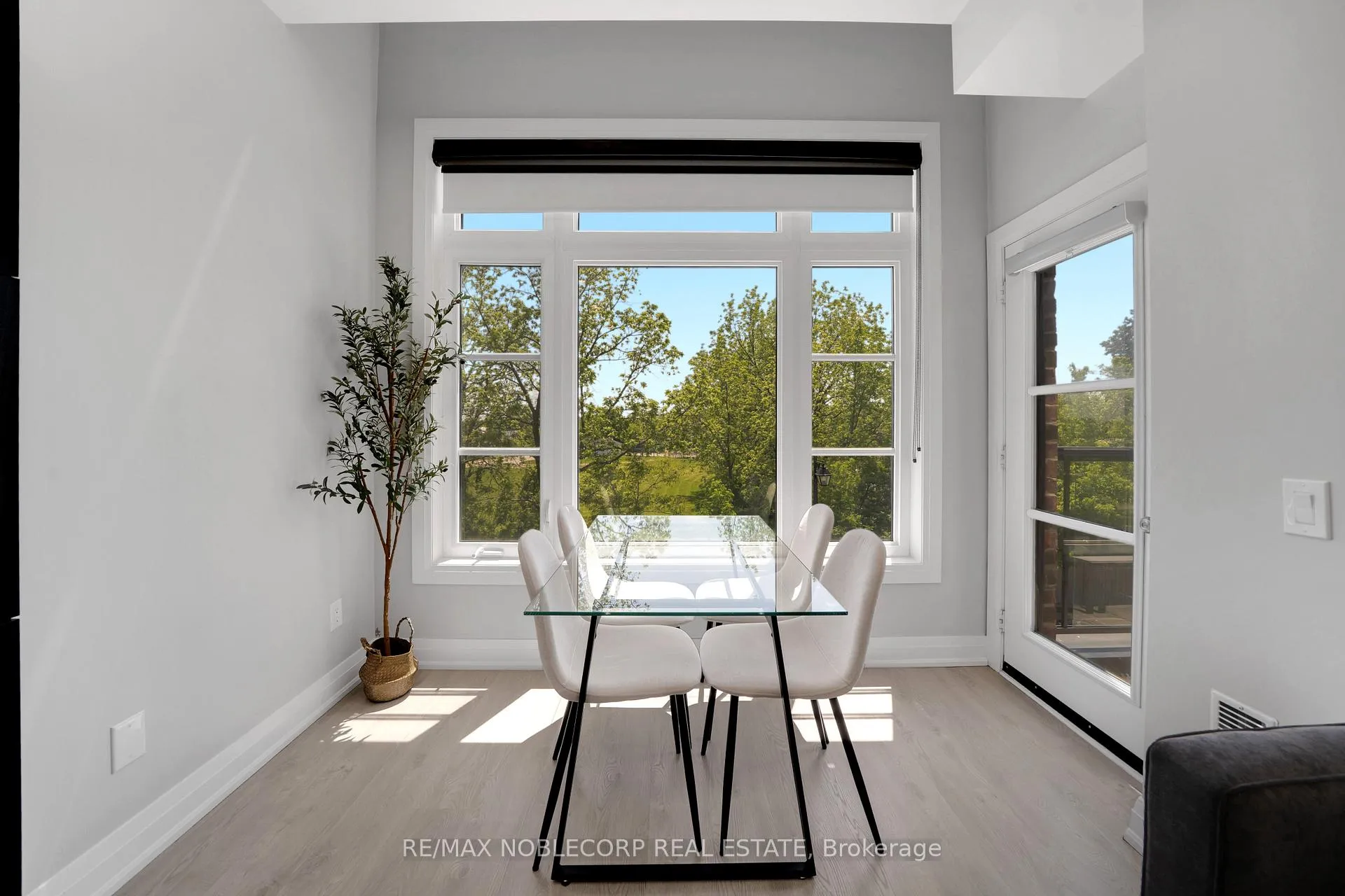 Photo 10 of Unit 40, 8167 Kipling Avenue, Vaughan, West Woodbridge — HOMEH