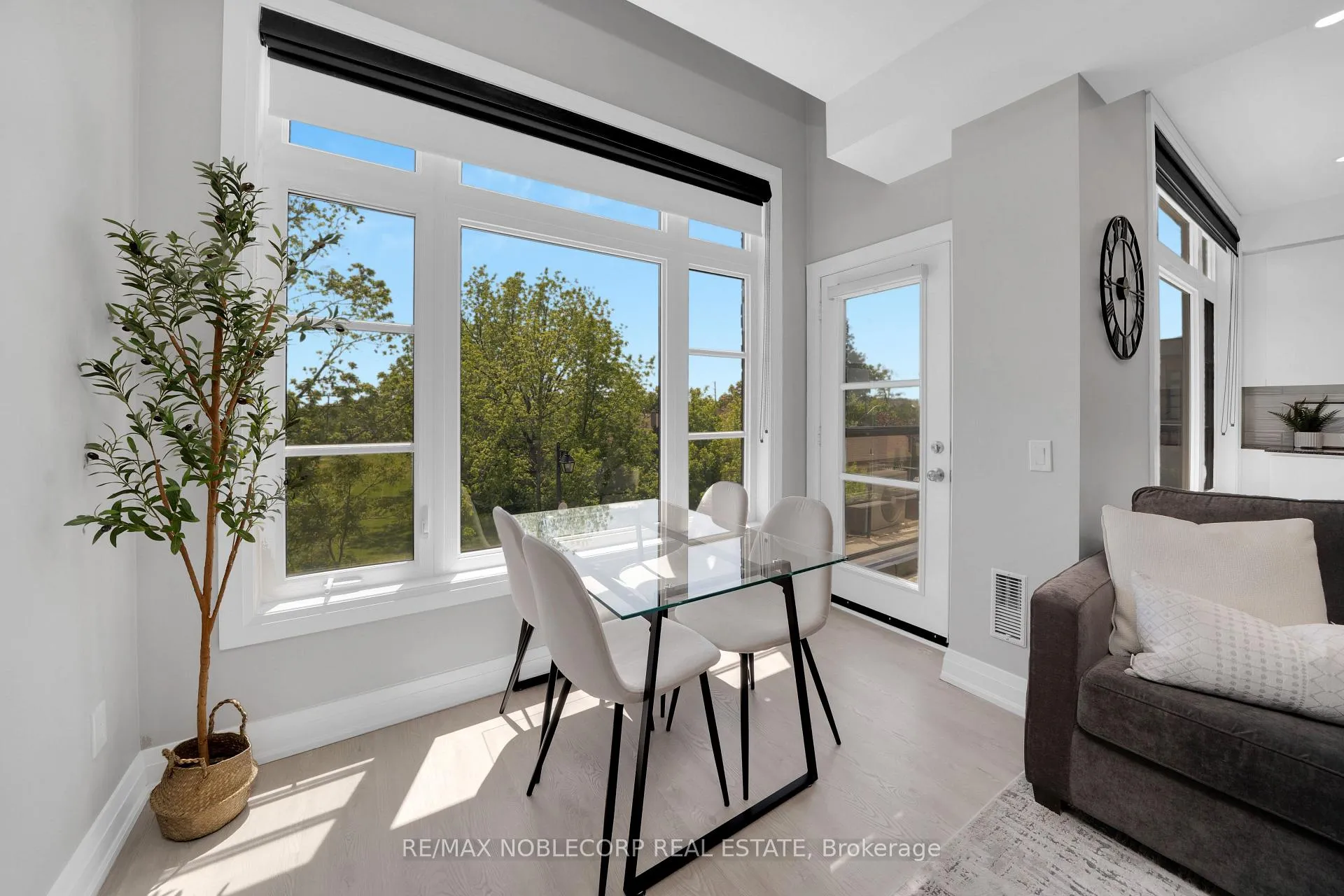 Photo 11 of Unit 40, 8167 Kipling Avenue, Vaughan, West Woodbridge — HOMEH