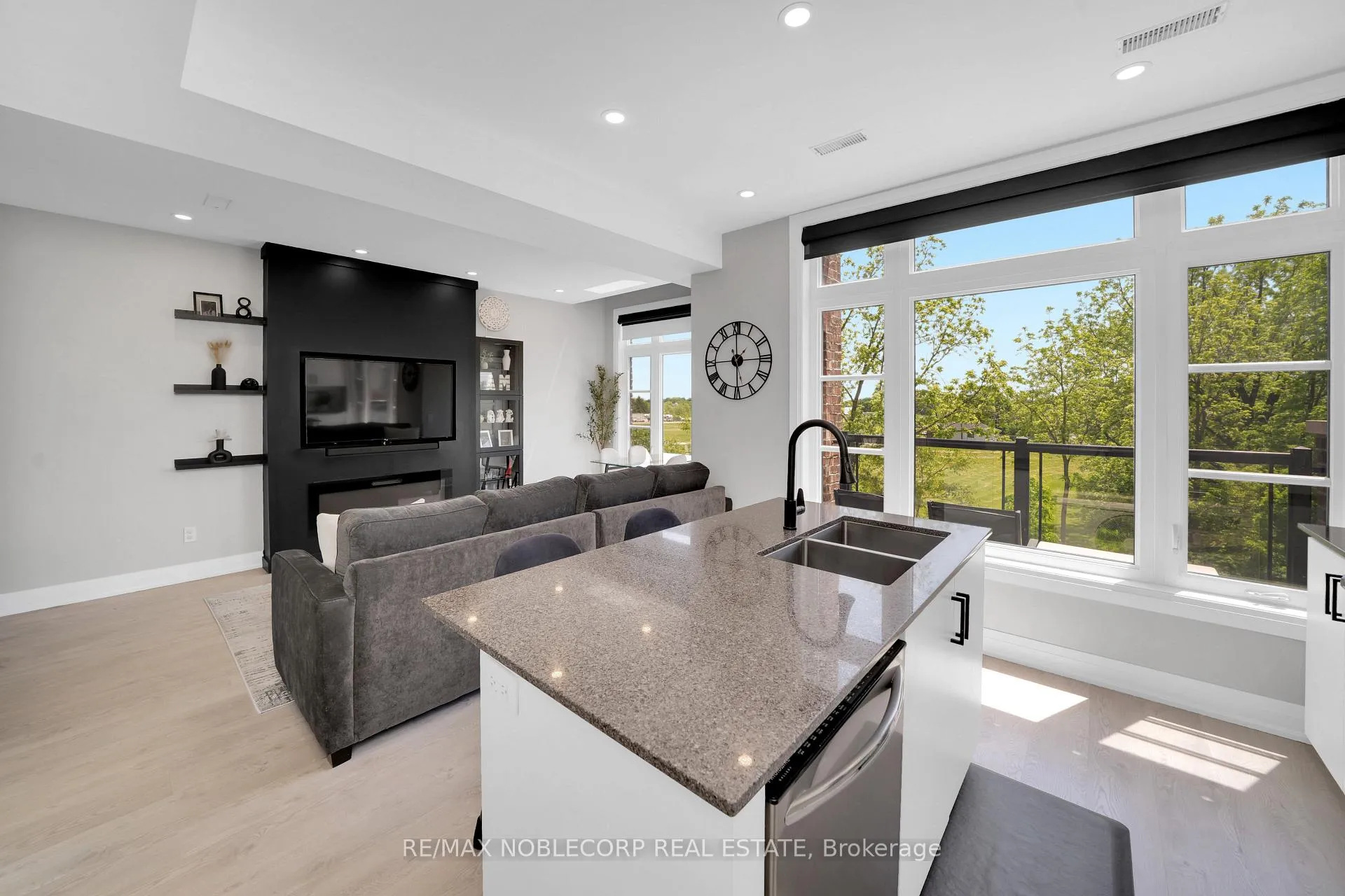 Photo 17 of Unit 40, 8167 Kipling Avenue, Vaughan, West Woodbridge — HOMEH