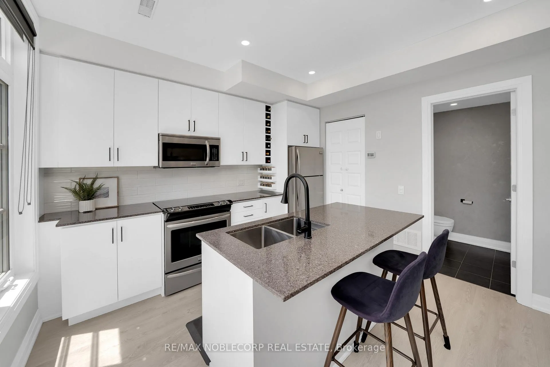 Photo 18 of Unit 40, 8167 Kipling Avenue, Vaughan, West Woodbridge — HOMEH