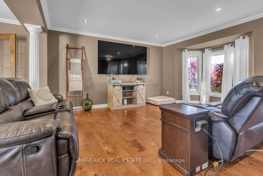 Photo 11 of 6 Bonnie Place, St. Thomas — HOMEH