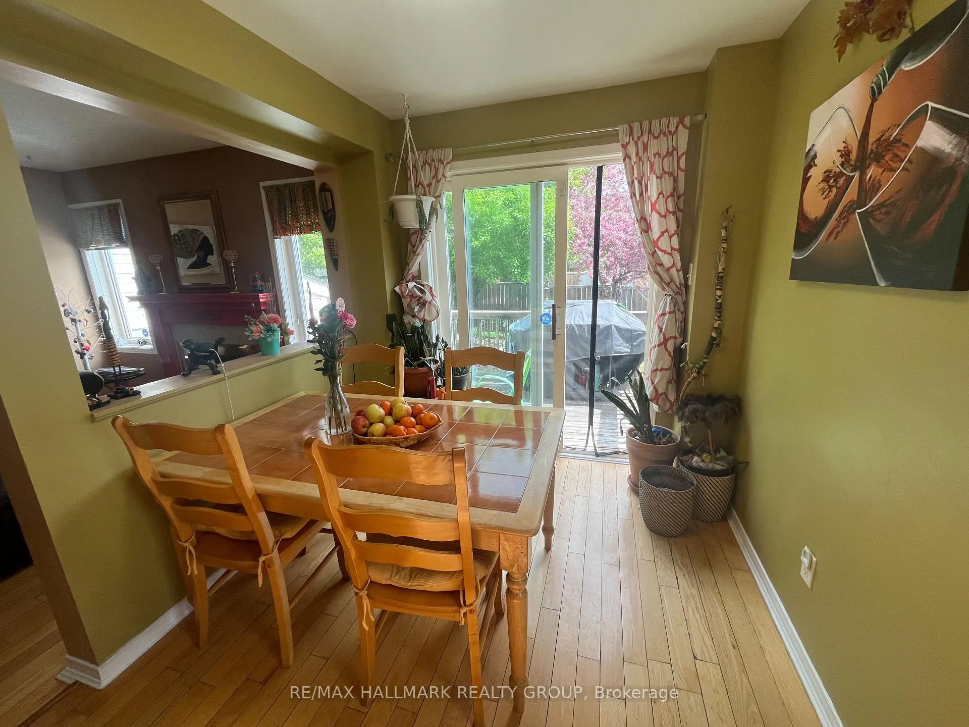 Photo 7 of 827 Como Crescent, Ottawa, Fallingbrook/Pineridge — HOMEH