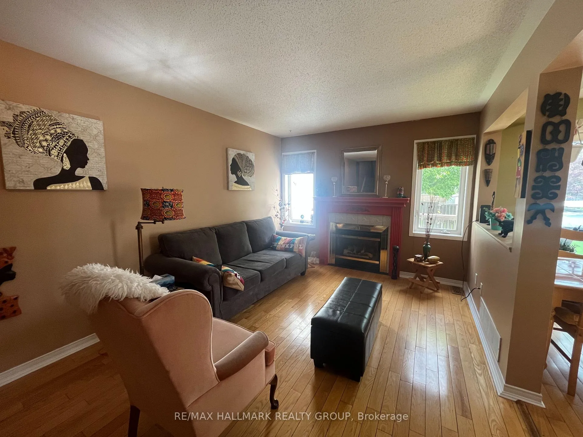 Photo 9 of 827 Como Crescent, Ottawa, Fallingbrook/Pineridge — HOMEH