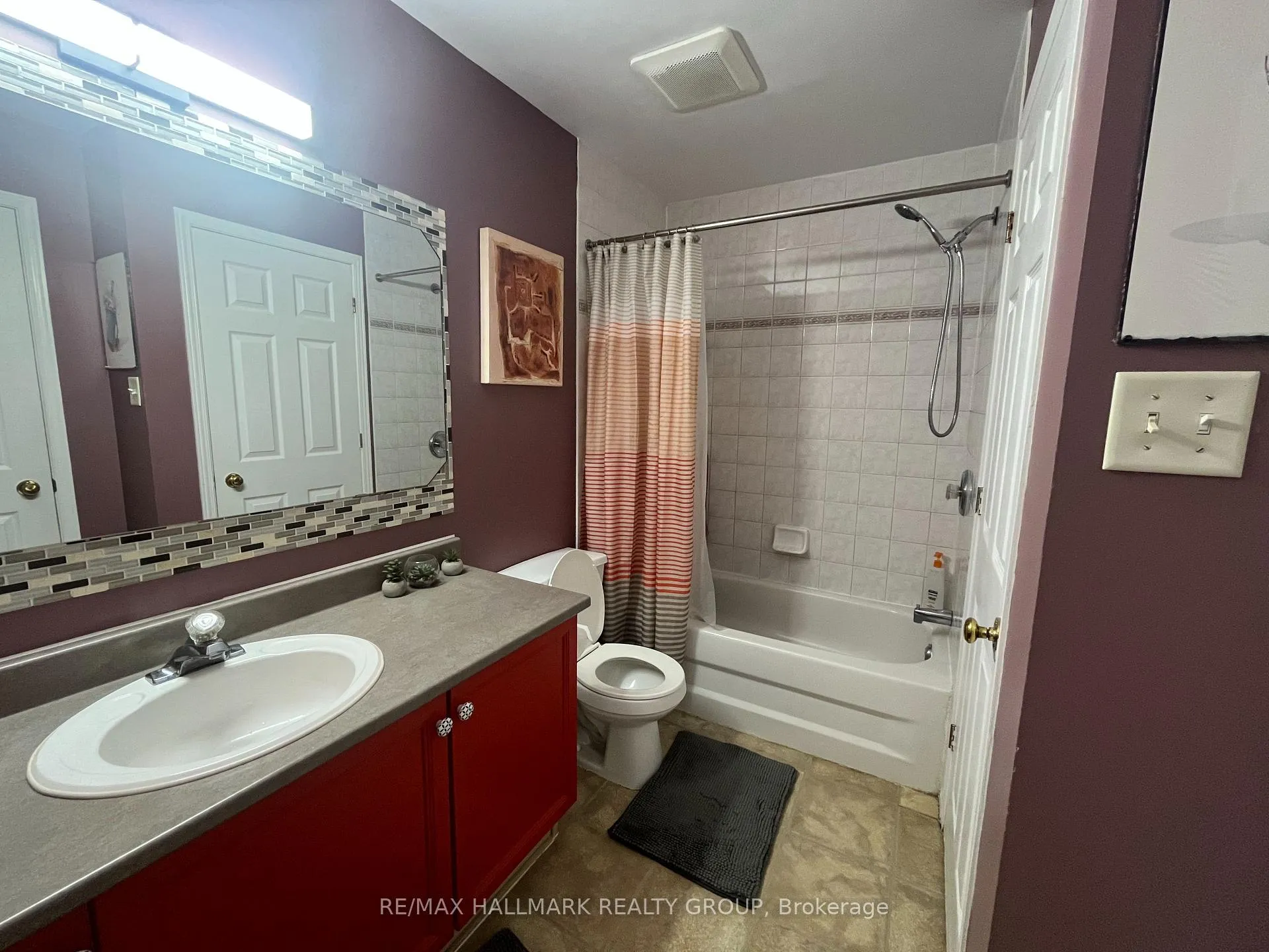 Photo 13 of 827 Como Crescent, Ottawa, Fallingbrook/Pineridge — HOMEH