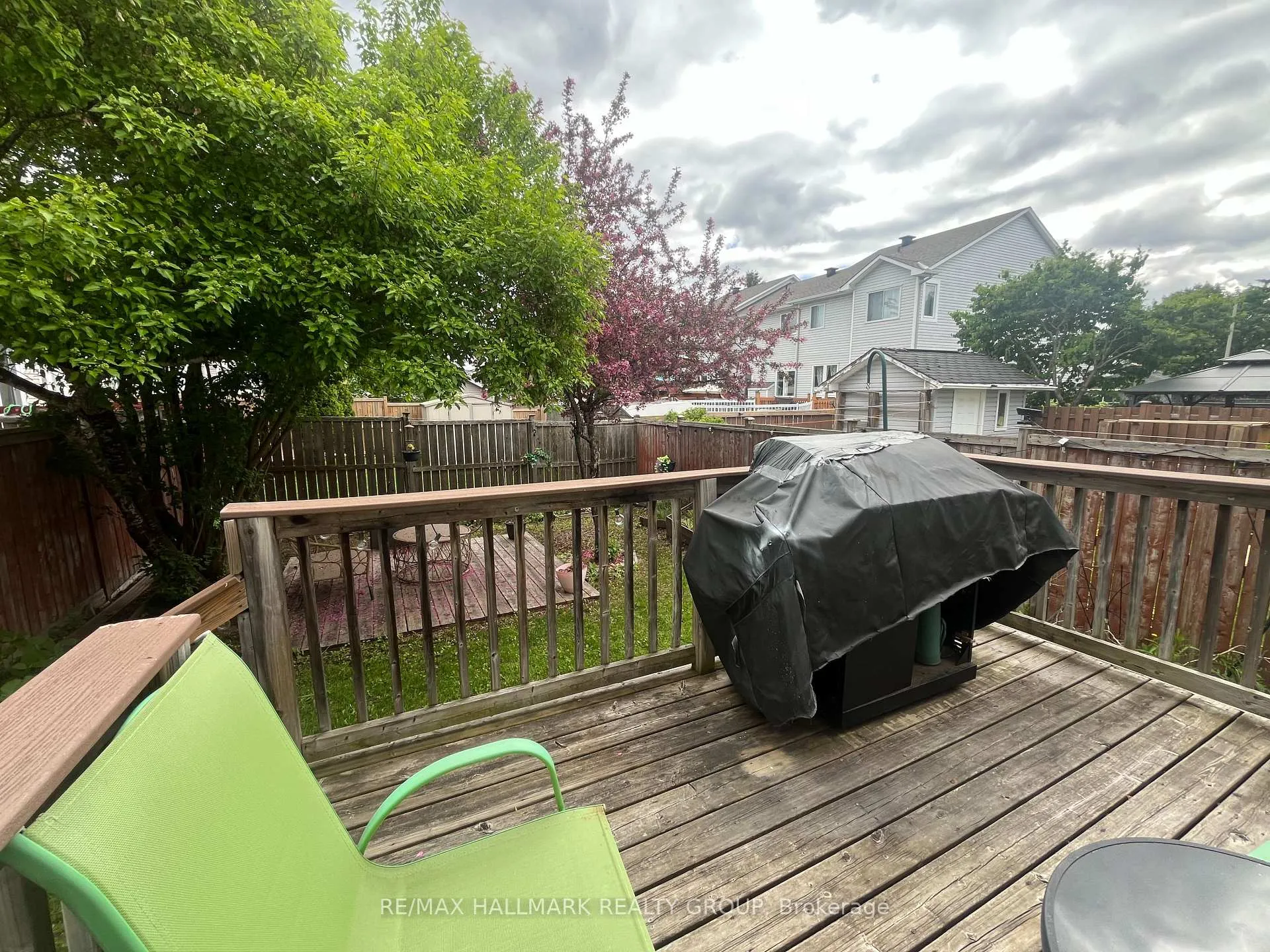 Photo 18 of 827 Como Crescent, Ottawa, Fallingbrook/Pineridge — HOMEH
