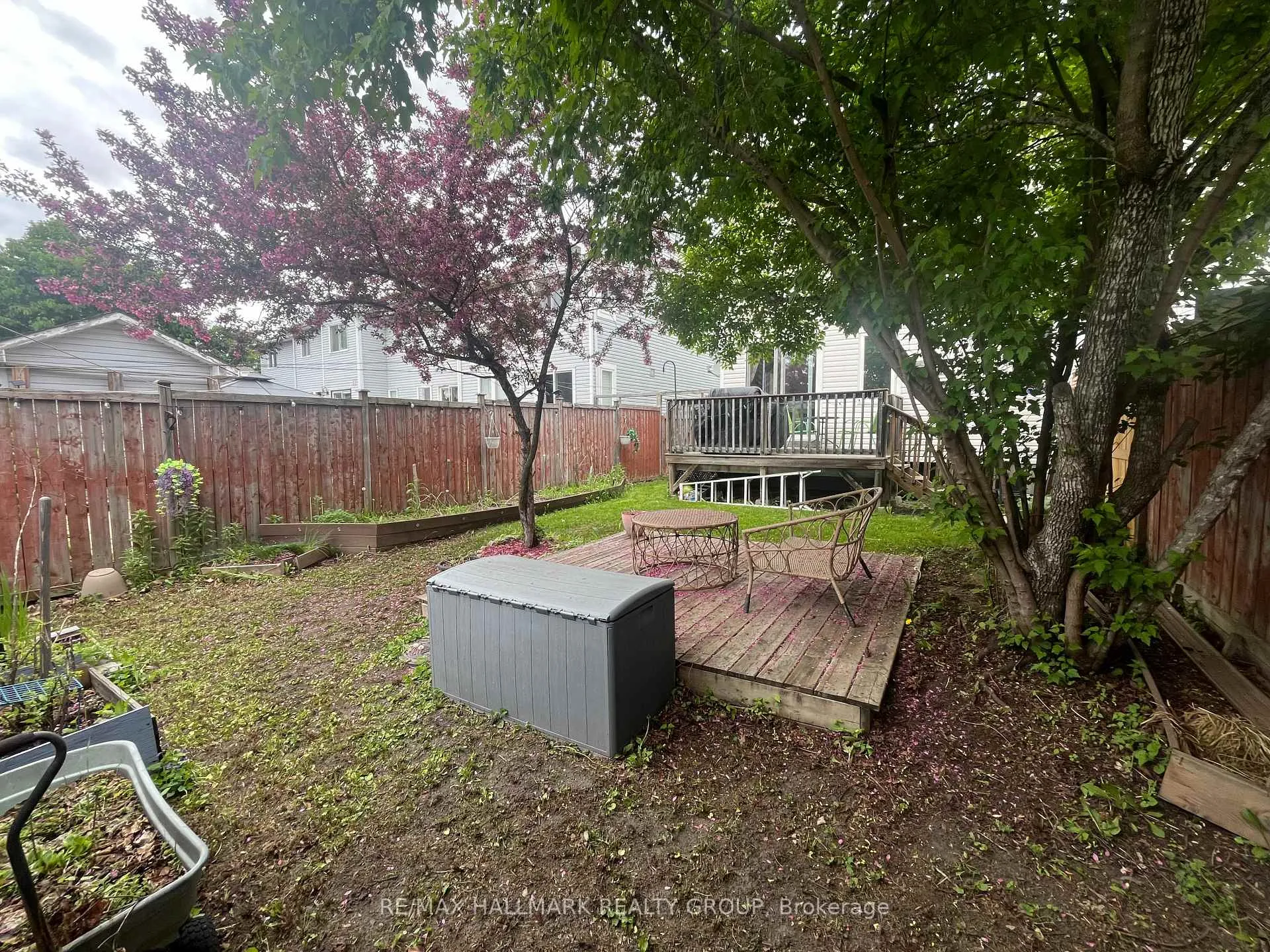 Photo 19 of 827 Como Crescent, Ottawa, Fallingbrook/Pineridge — HOMEH