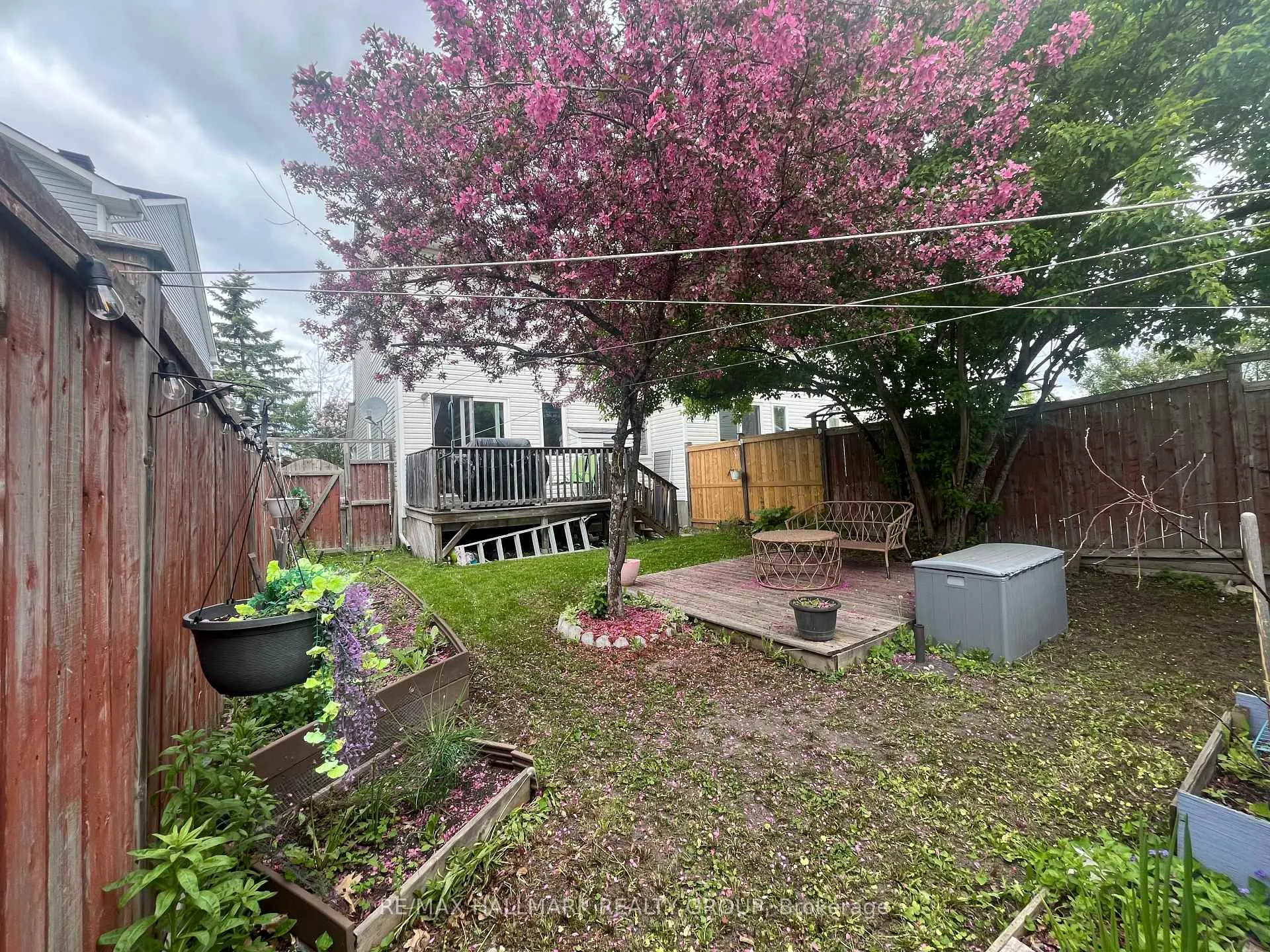 Photo 20 of 827 Como Crescent, Ottawa, Fallingbrook/Pineridge — HOMEH