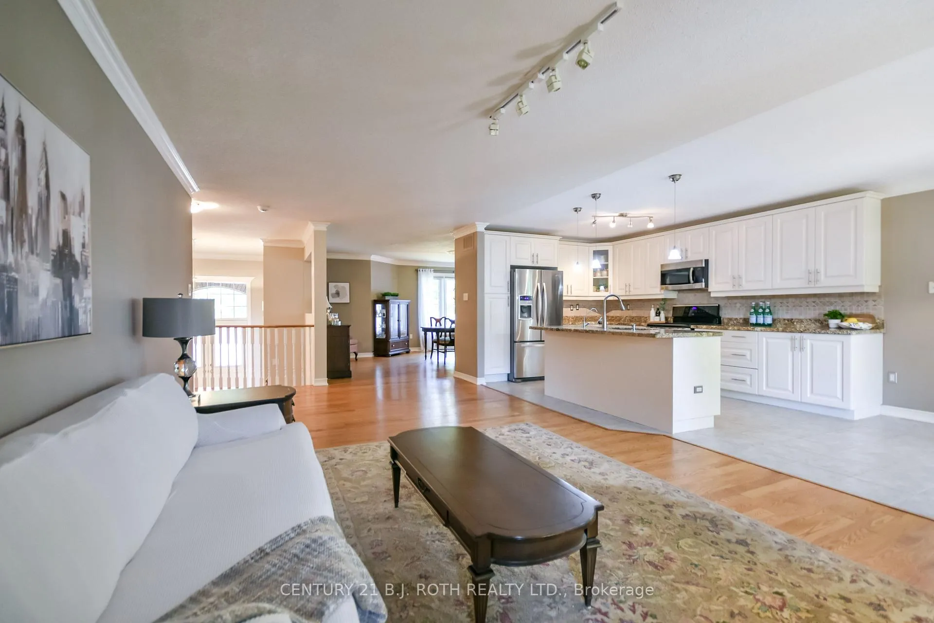 Photo 3 of 112 Silver Birch Avenue, Wasaga Beach — HOMEH