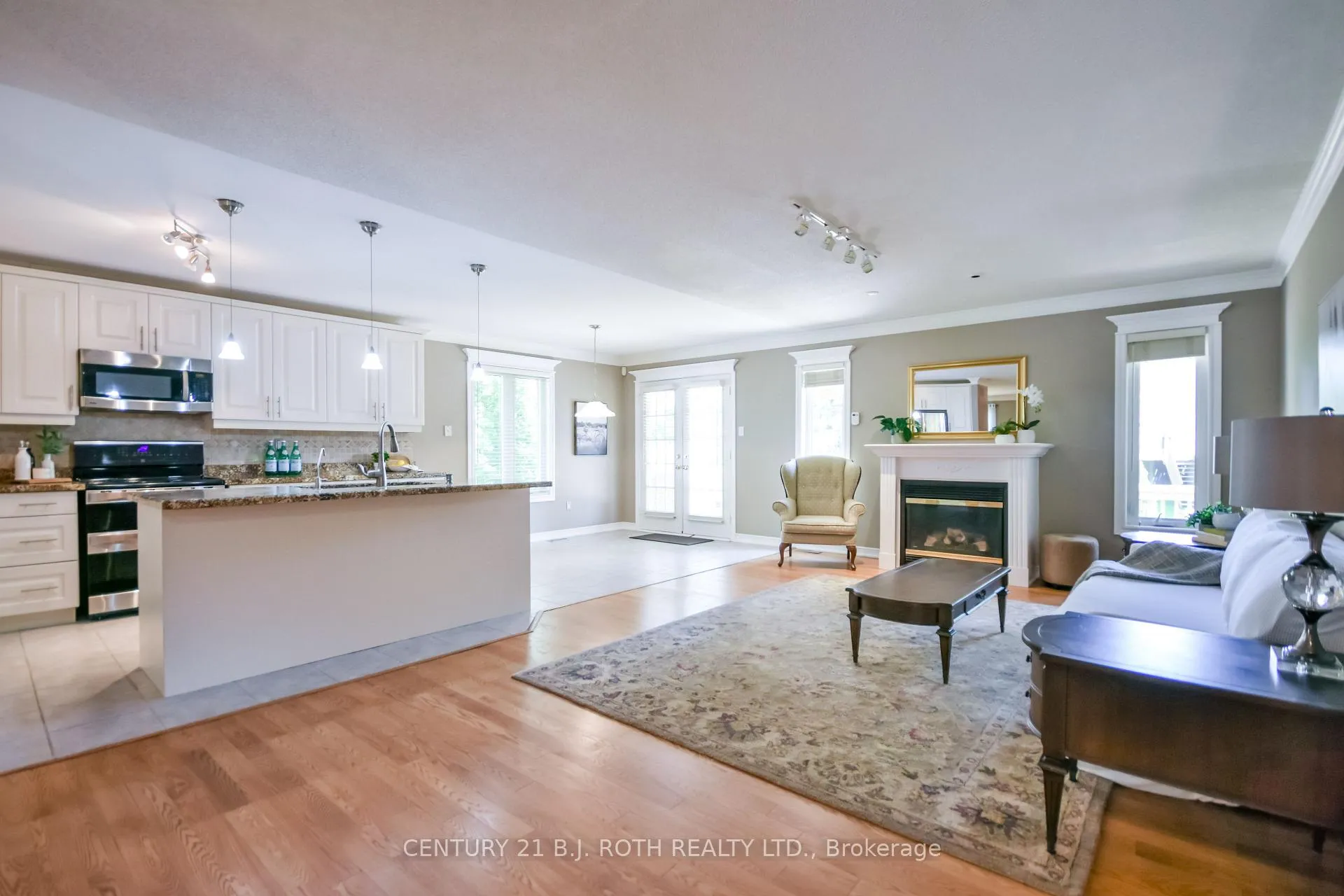 Photo 4 of 112 Silver Birch Avenue, Wasaga Beach — HOMEH