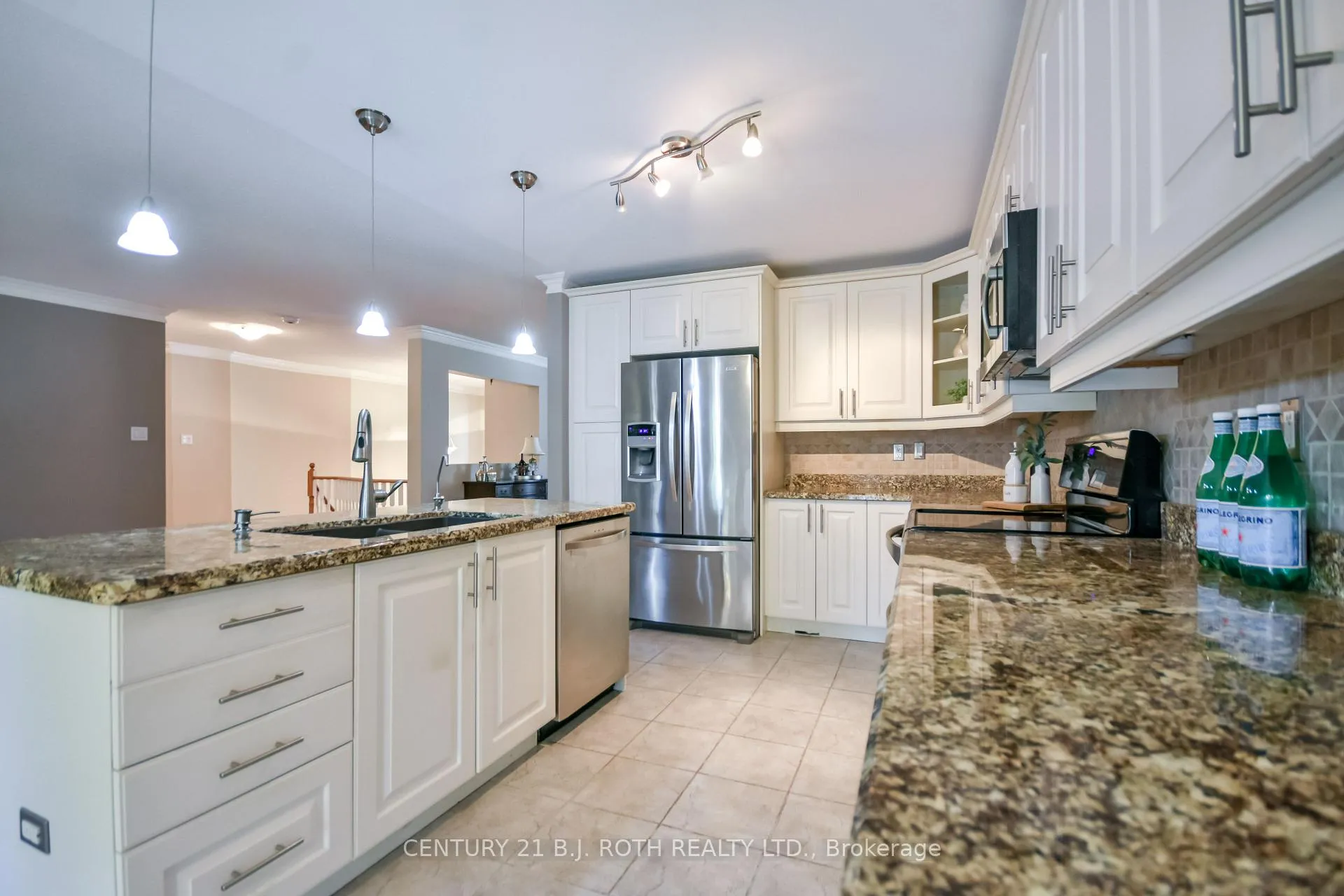 Photo 6 of 112 Silver Birch Avenue, Wasaga Beach — HOMEH