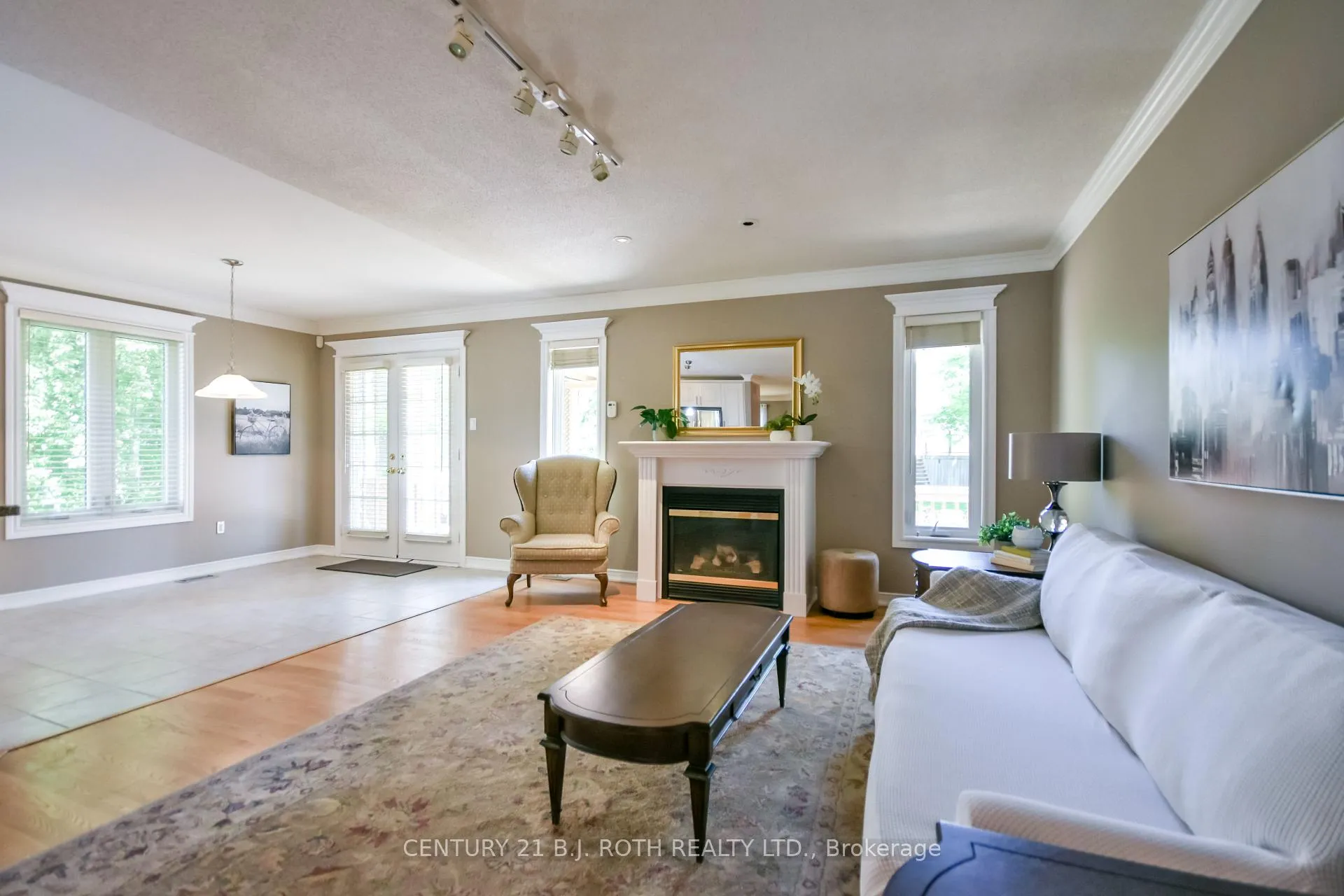 Photo 8 of 112 Silver Birch Avenue, Wasaga Beach — HOMEH