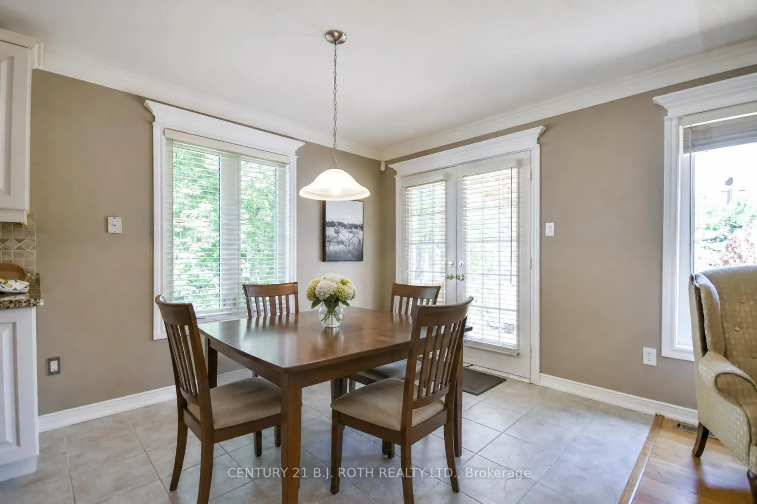 Photo 10 of 112 Silver Birch Avenue, Wasaga Beach — HOMEH