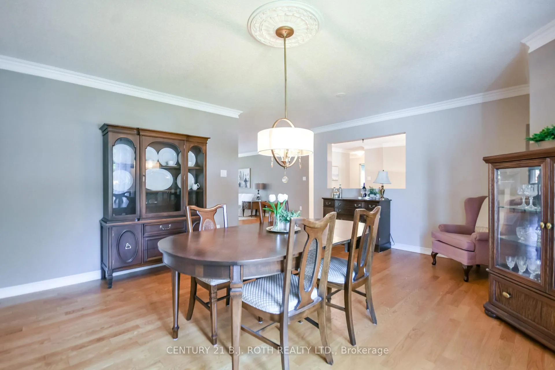 Photo 16 of 112 Silver Birch Avenue, Wasaga Beach — HOMEH