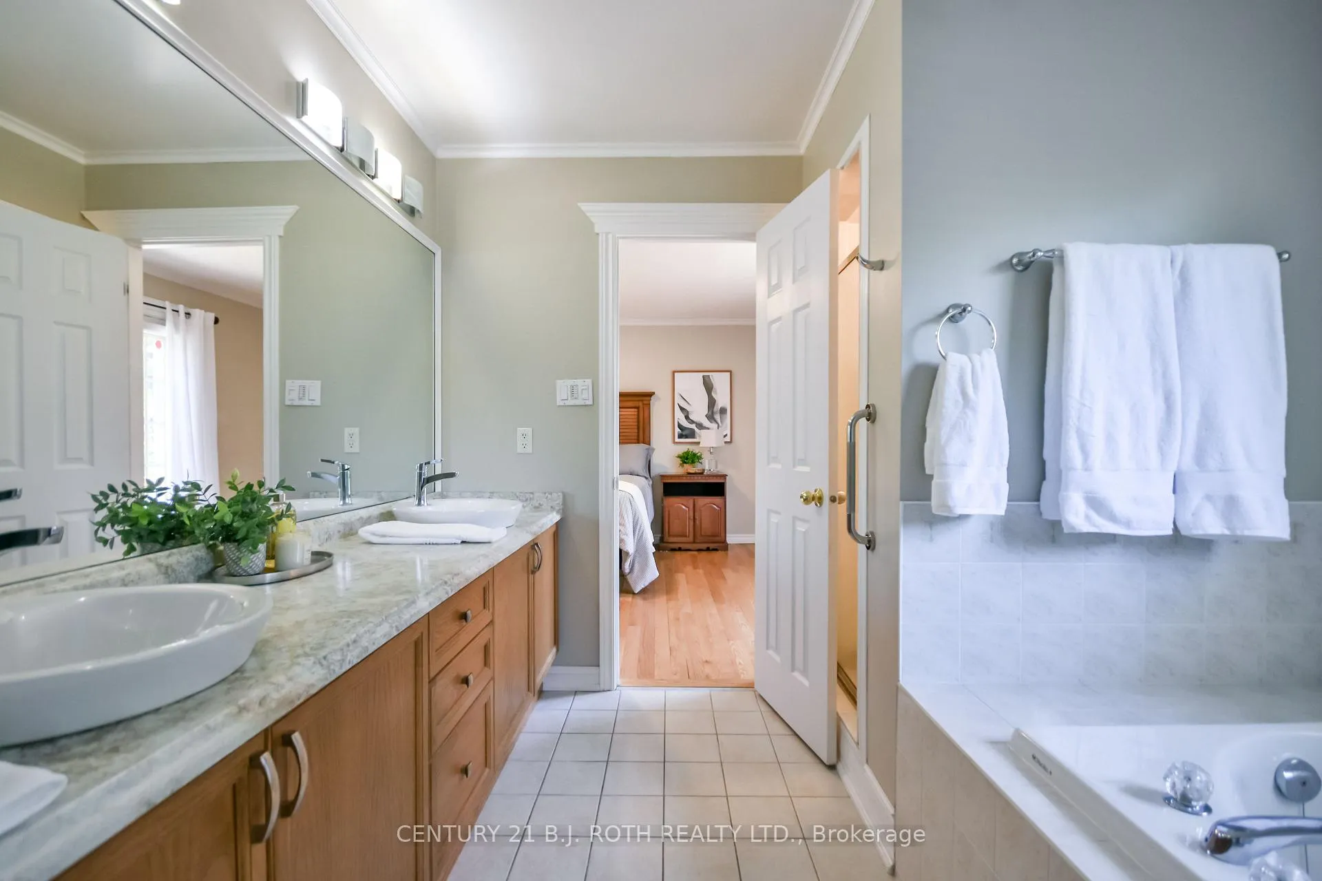 Photo 20 of 112 Silver Birch Avenue, Wasaga Beach — HOMEH