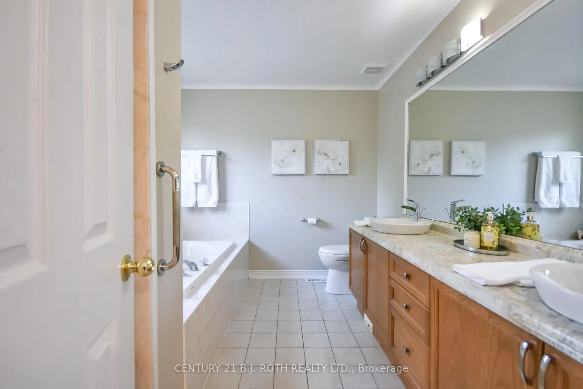Photo 21 of 112 Silver Birch Avenue, Wasaga Beach — HOMEH