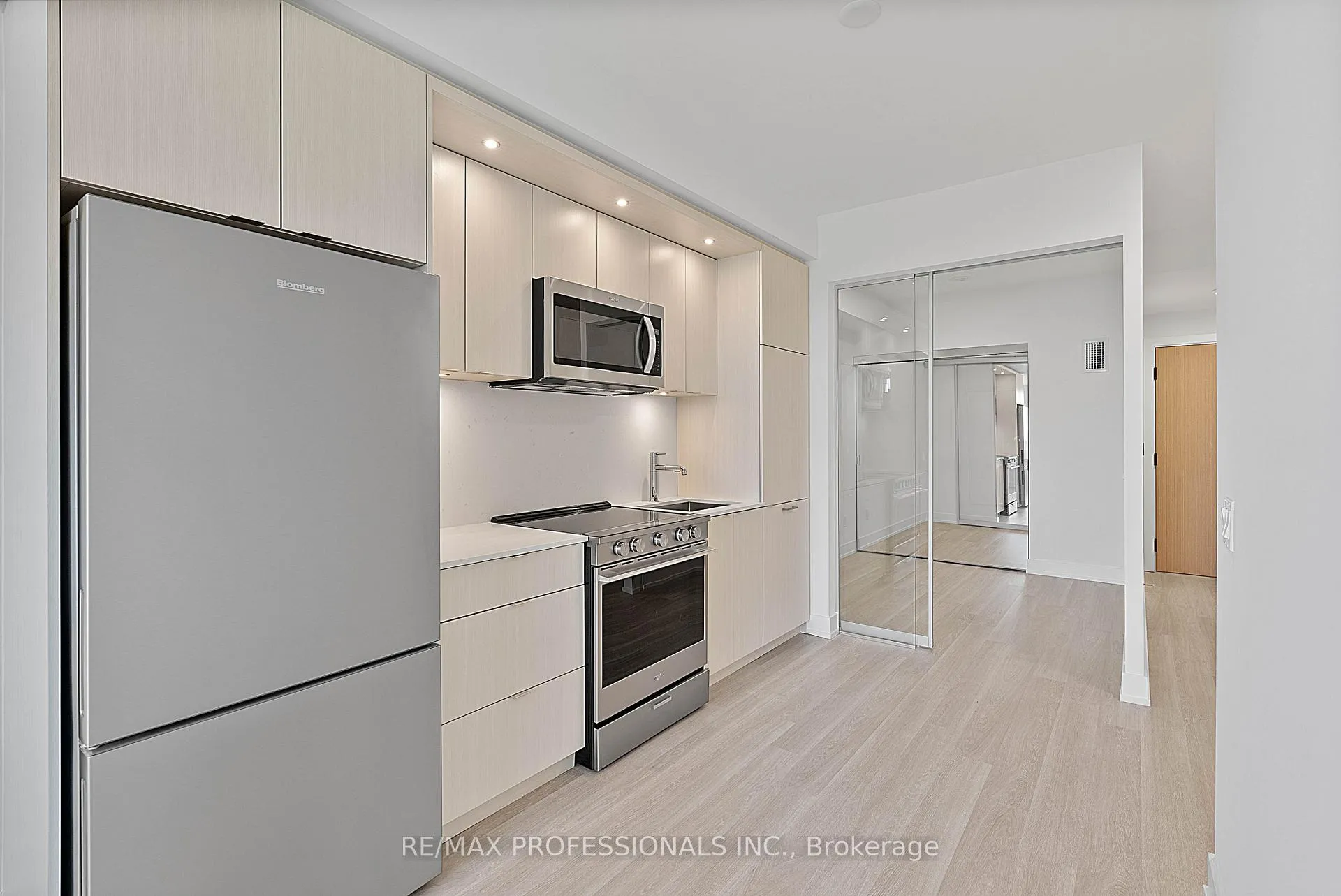 Photo 14 of Unit 2002, 60 Central Park Roadway, Etobicoke, Islington-City Centre West — HOMEH