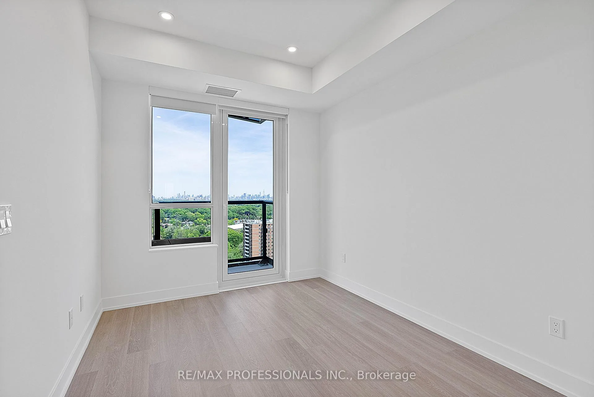 Photo 16 of Unit 2002, 60 Central Park Roadway, Etobicoke, Islington-City Centre West — HOMEH