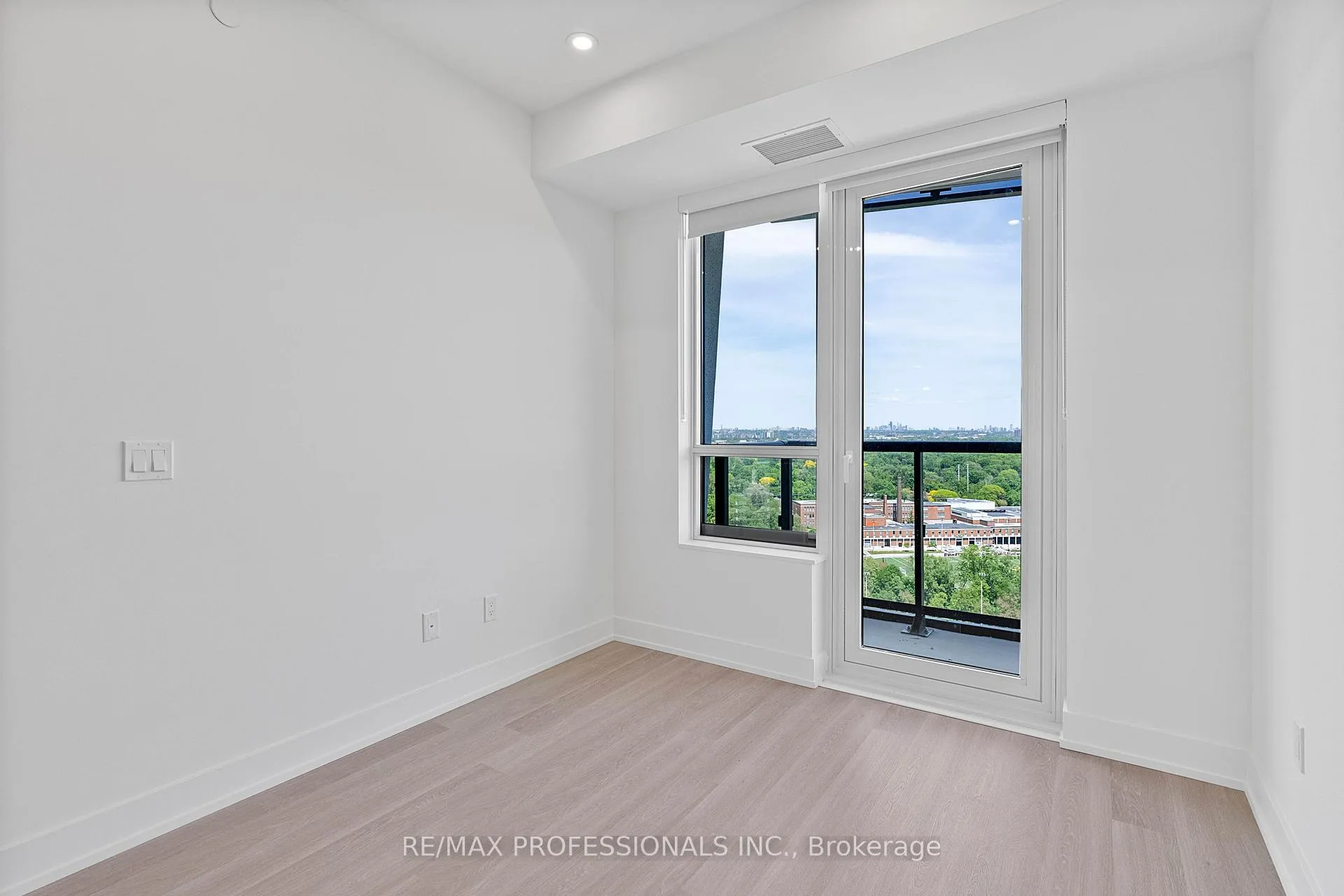 Photo 17 of Unit 2002, 60 Central Park Roadway, Etobicoke, Islington-City Centre West — HOMEH