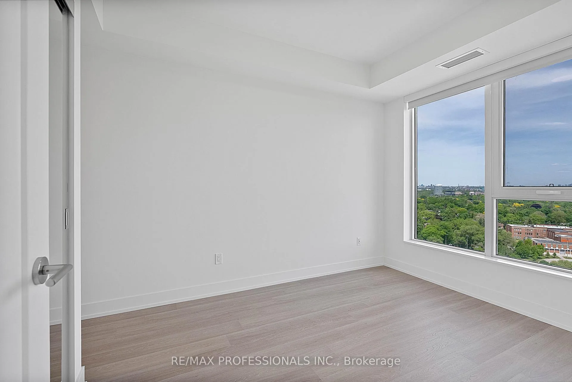 Photo 21 of Unit 2002, 60 Central Park Roadway, Etobicoke, Islington-City Centre West — HOMEH