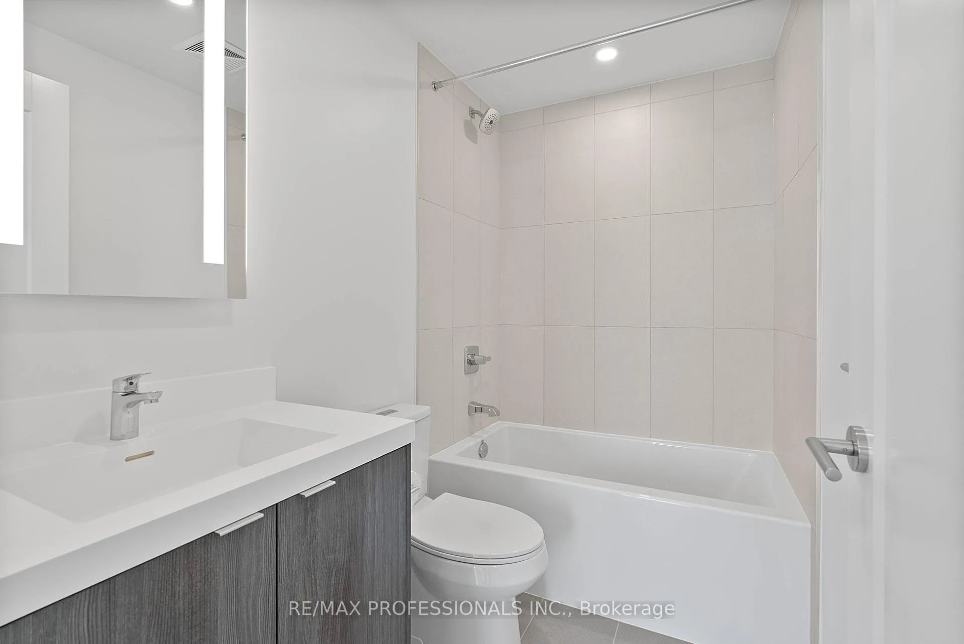 Photo 24 of Unit 2002, 60 Central Park Roadway, Etobicoke, Islington-City Centre West — HOMEH