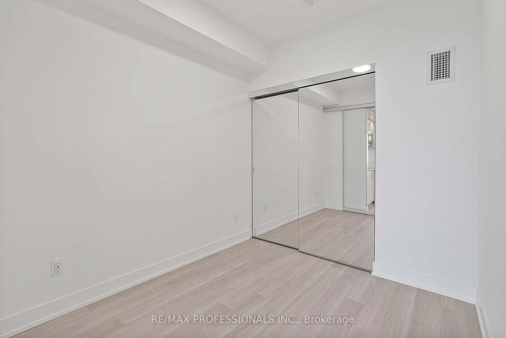 Photo 25 of Unit 2002, 60 Central Park Roadway, Etobicoke, Islington-City Centre West — HOMEH