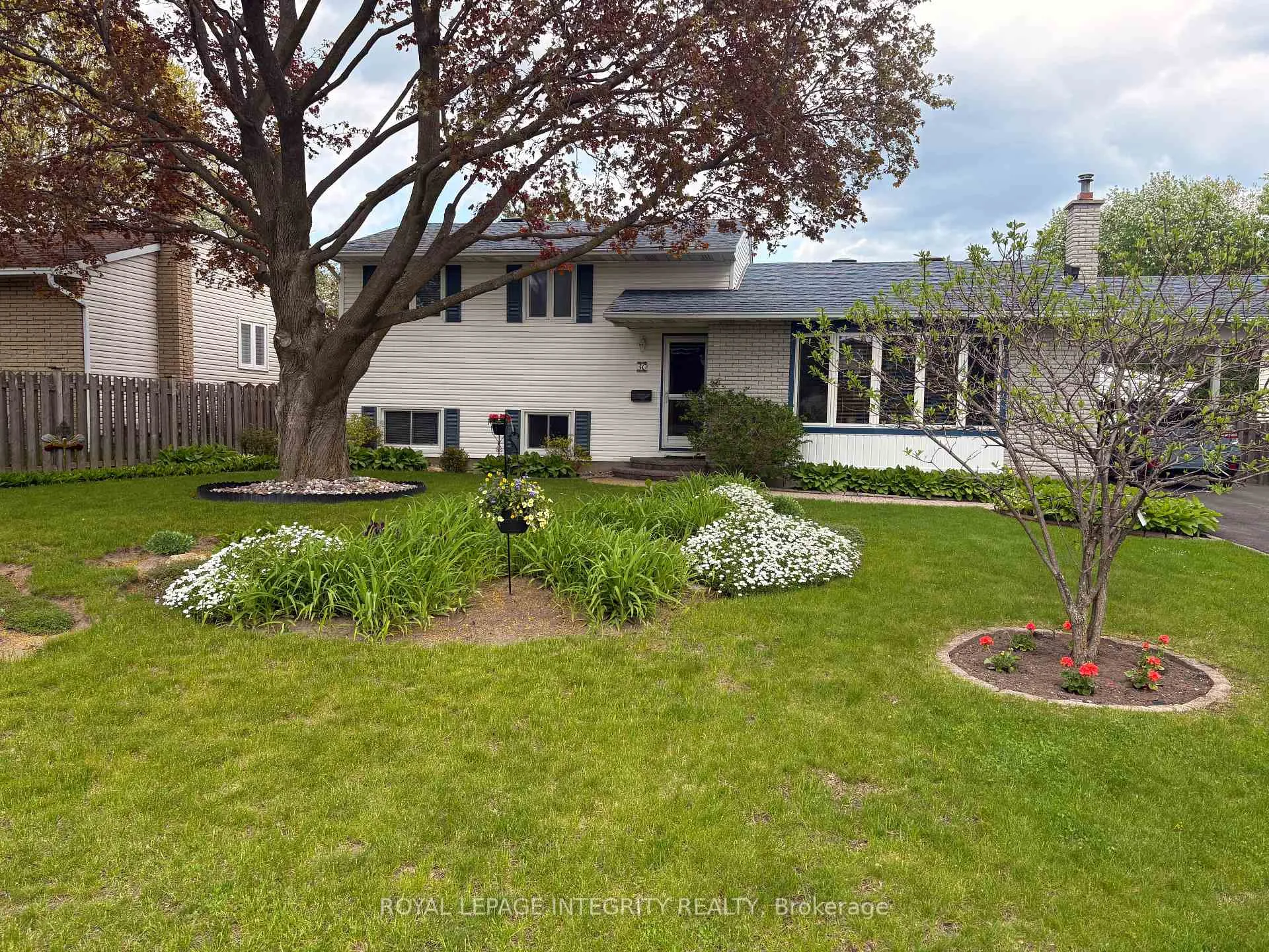 Photo 2 of 30 Biscayne Crescent, Ottawa, Borden Farm/Stewart Farm/Carleton Heights/Parkwood Hills — HOMEH