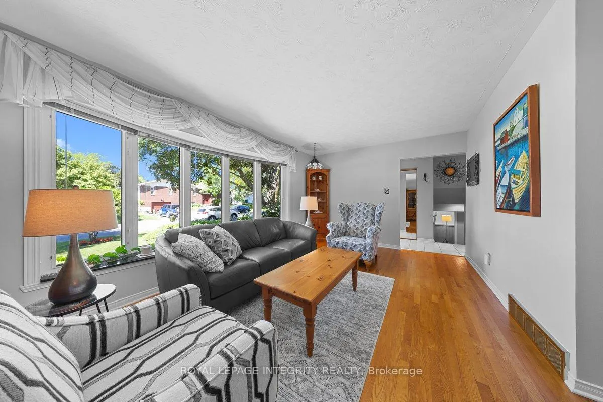 Photo 4 of 30 Biscayne Crescent, Ottawa, Borden Farm/Stewart Farm/Carleton Heights/Parkwood Hills — HOMEH
