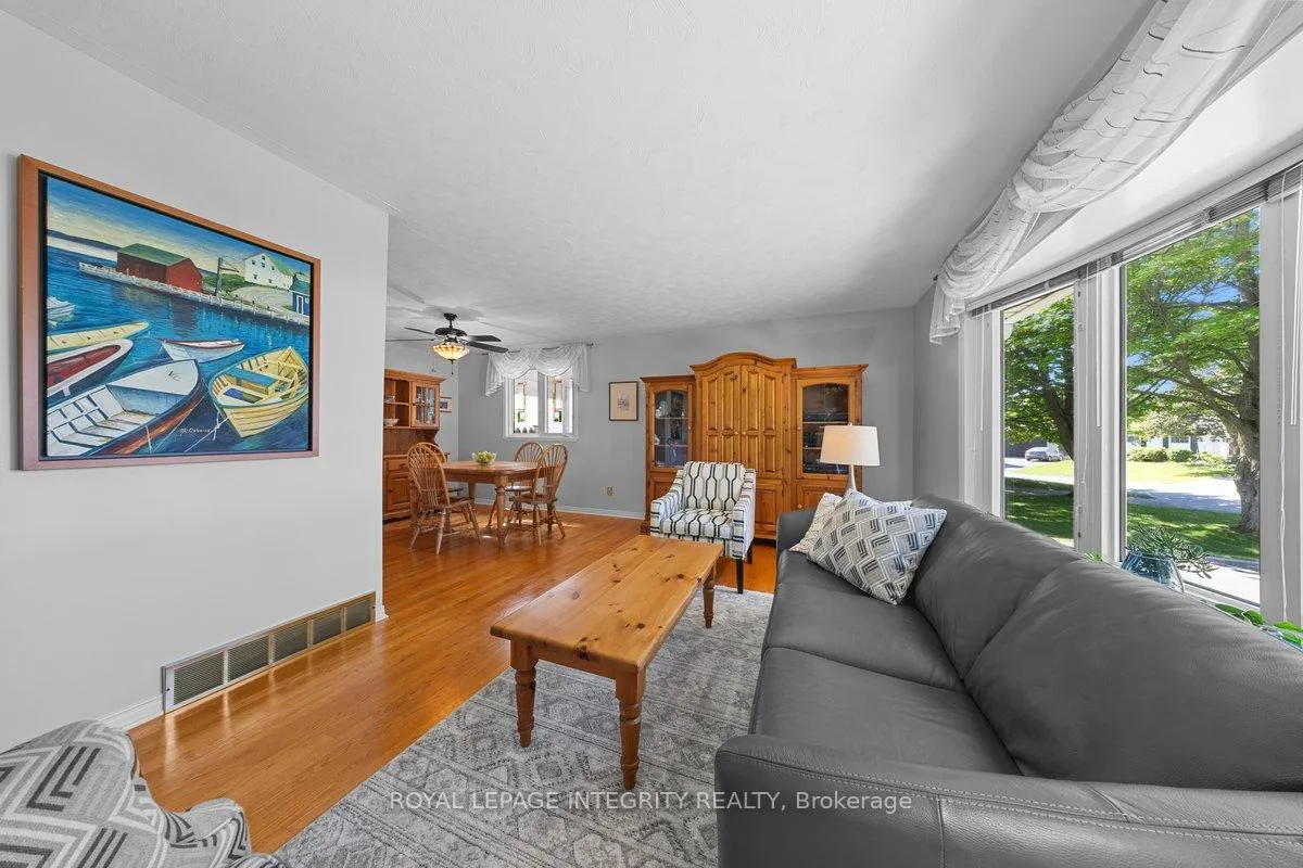 Photo 5 of 30 Biscayne Crescent, Ottawa, Borden Farm/Stewart Farm/Carleton Heights/Parkwood Hills — HOMEH