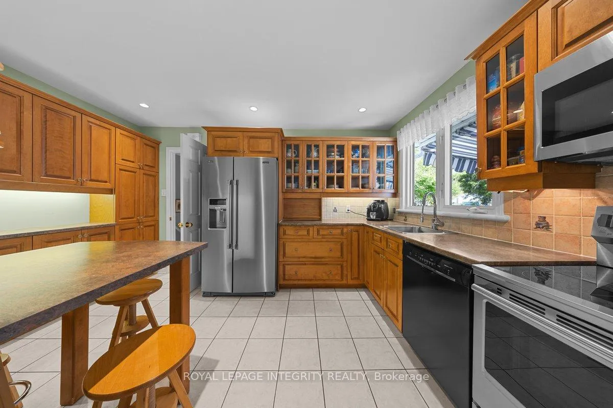 Photo 10 of 30 Biscayne Crescent, Ottawa, Borden Farm/Stewart Farm/Carleton Heights/Parkwood Hills — HOMEH