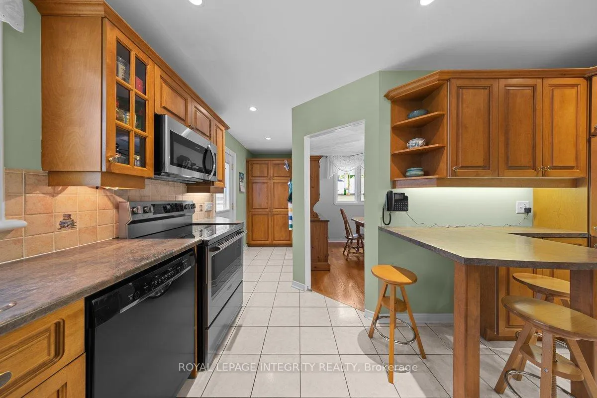 Photo 11 of 30 Biscayne Crescent, Ottawa, Borden Farm/Stewart Farm/Carleton Heights/Parkwood Hills — HOMEH