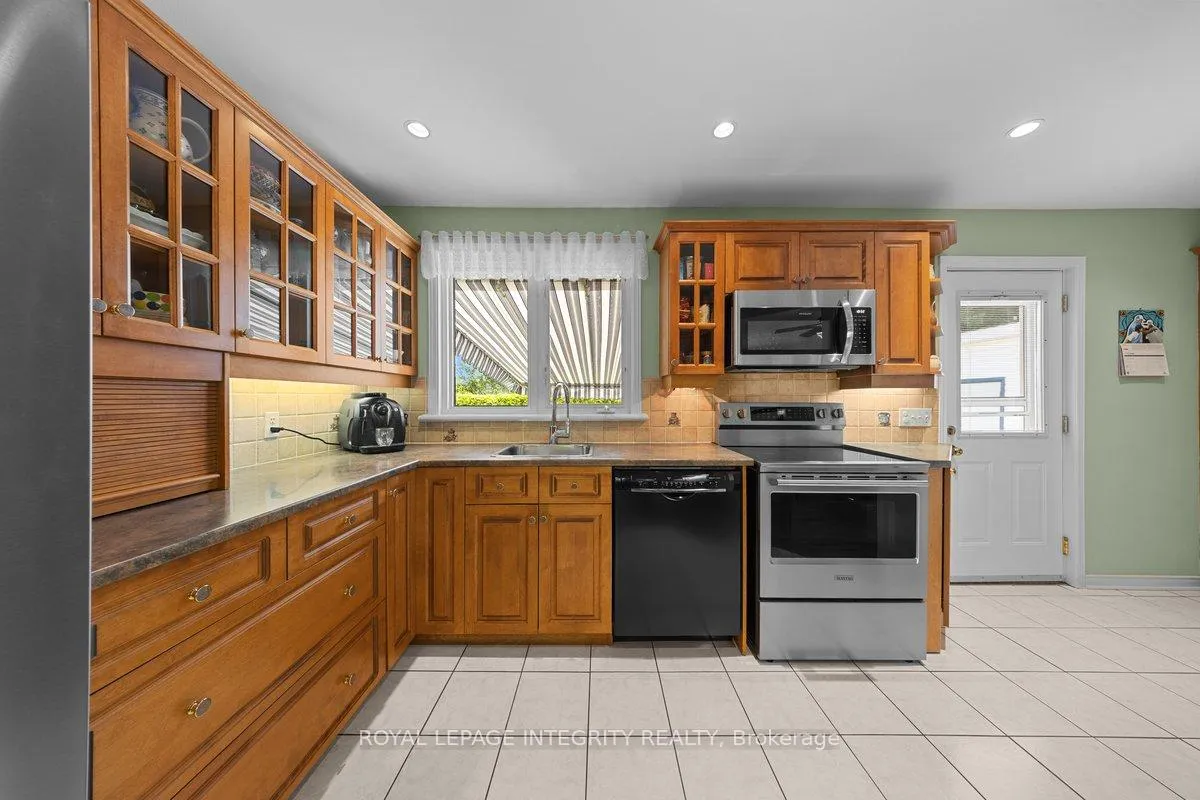Photo 12 of 30 Biscayne Crescent, Ottawa, Borden Farm/Stewart Farm/Carleton Heights/Parkwood Hills — HOMEH