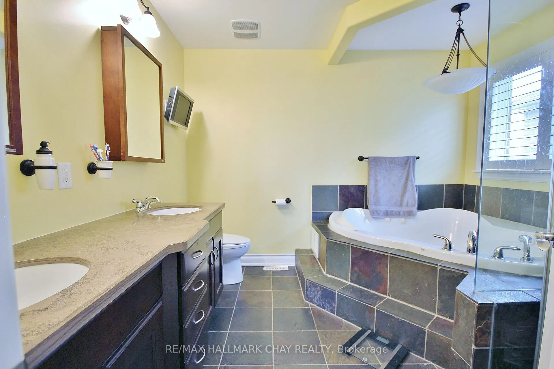 Photo 28 of 1185 Mitchell Court, Innisfil, Alcona — HOMEH