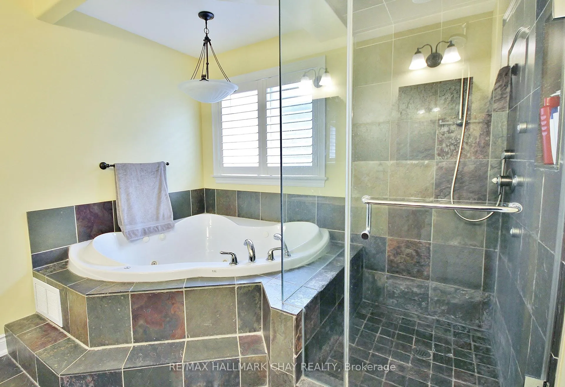 Photo 29 of 1185 Mitchell Court, Innisfil, Alcona — HOMEH