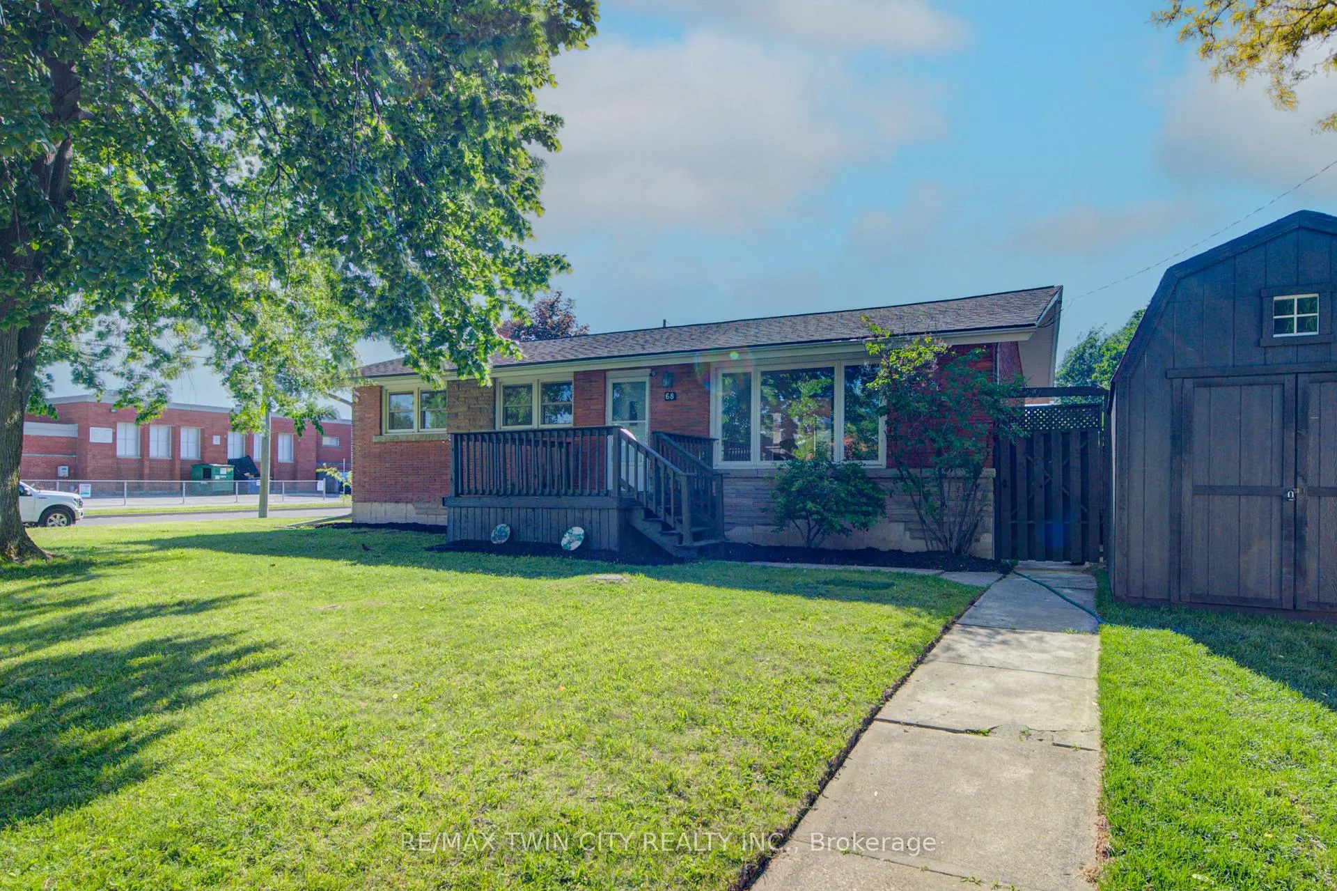 Photo 2 of 68 Kingslea Drive, Hamilton, Huntington — HOMEH