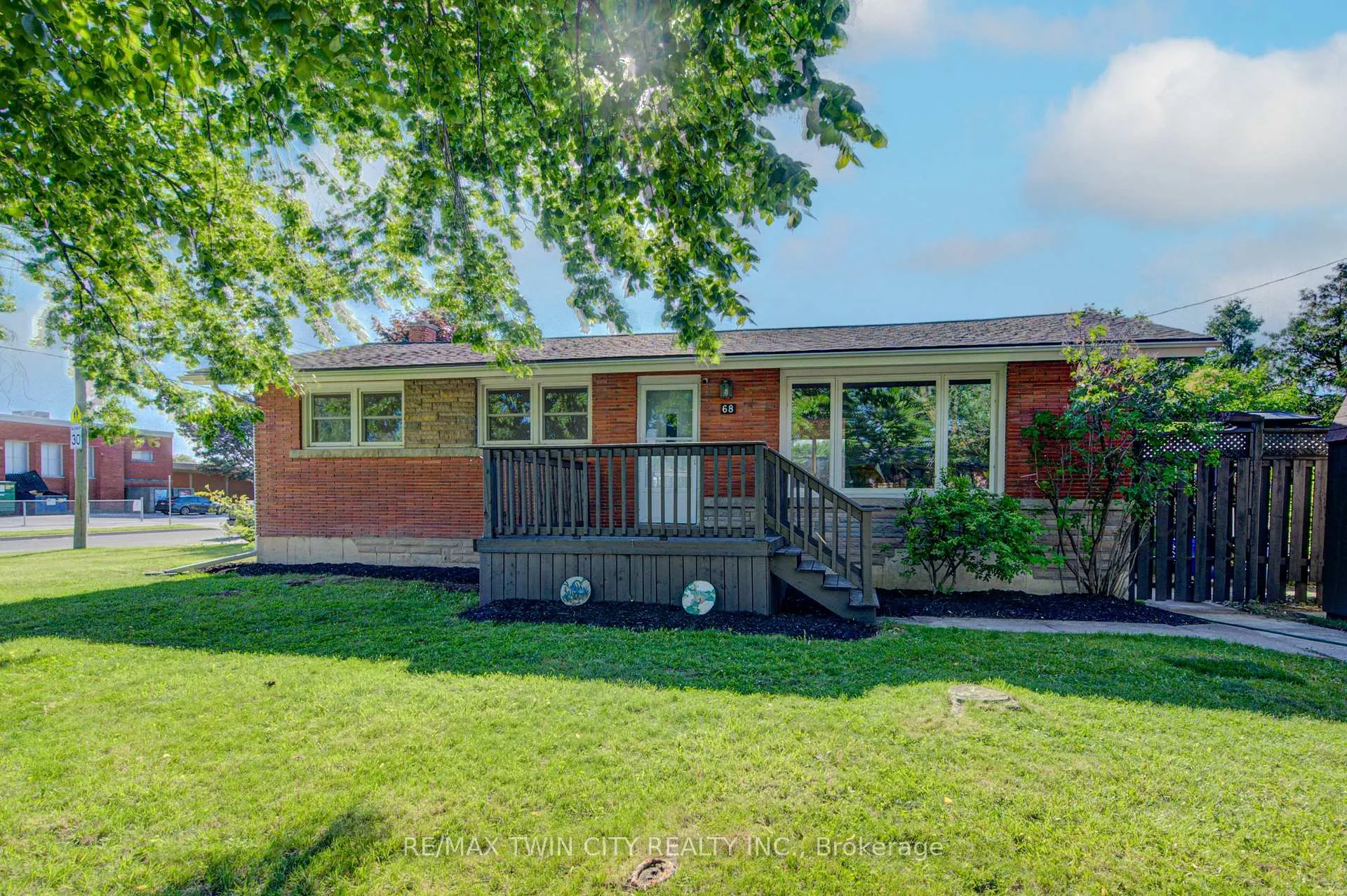 Photo 3 of 68 Kingslea Drive, Hamilton, Huntington — HOMEH