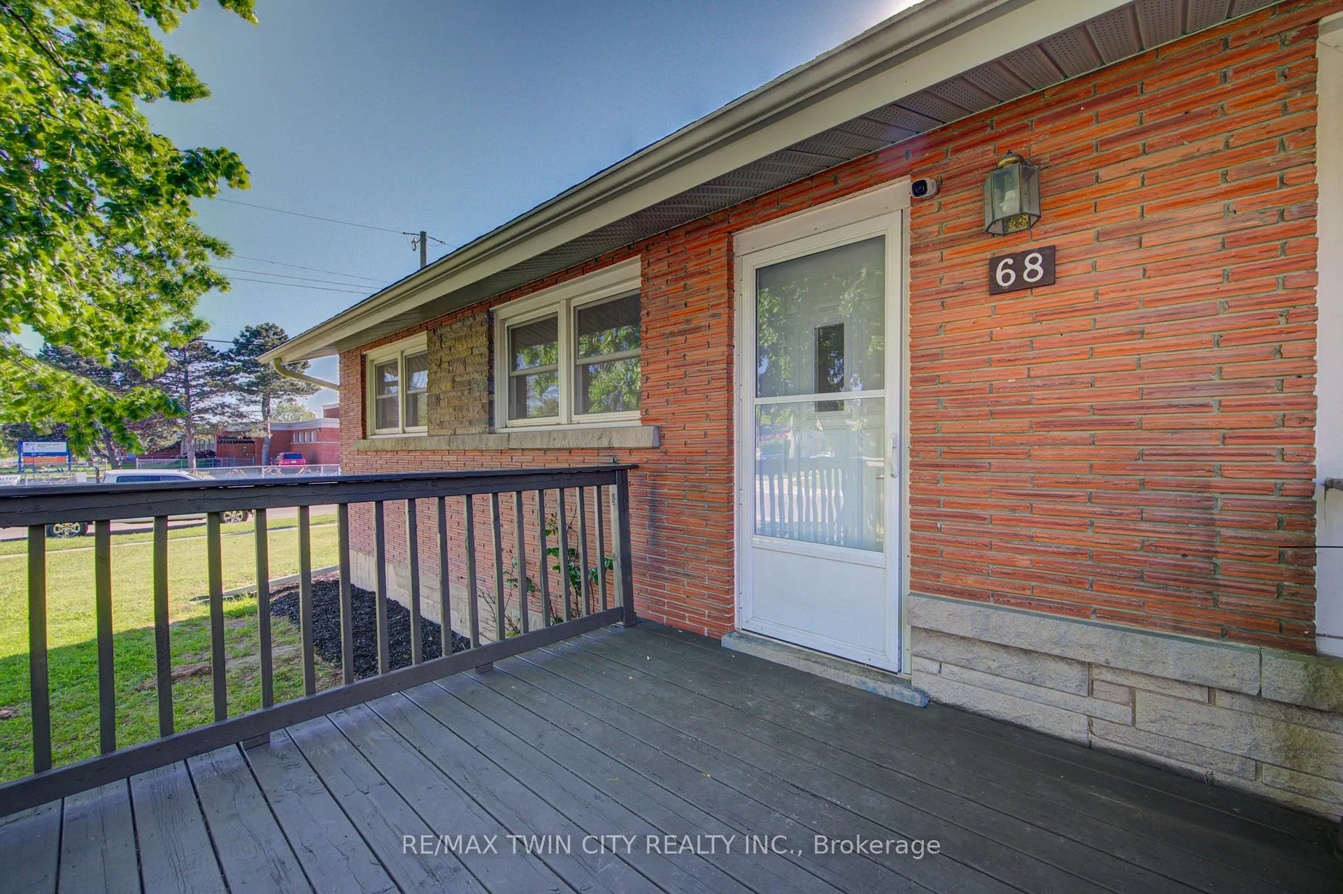 Photo 4 of 68 Kingslea Drive, Hamilton, Huntington — HOMEH