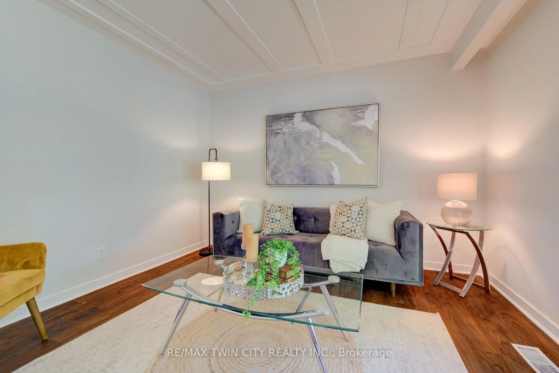 Photo 8 of 68 Kingslea Drive, Hamilton, Huntington — HOMEH