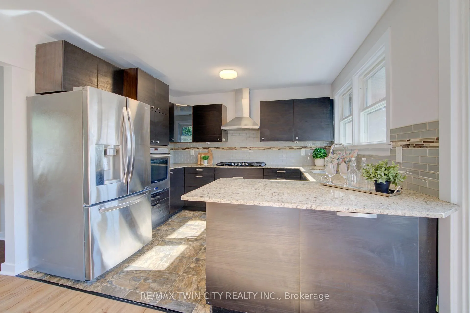 Photo 14 of 68 Kingslea Drive, Hamilton, Huntington — HOMEH