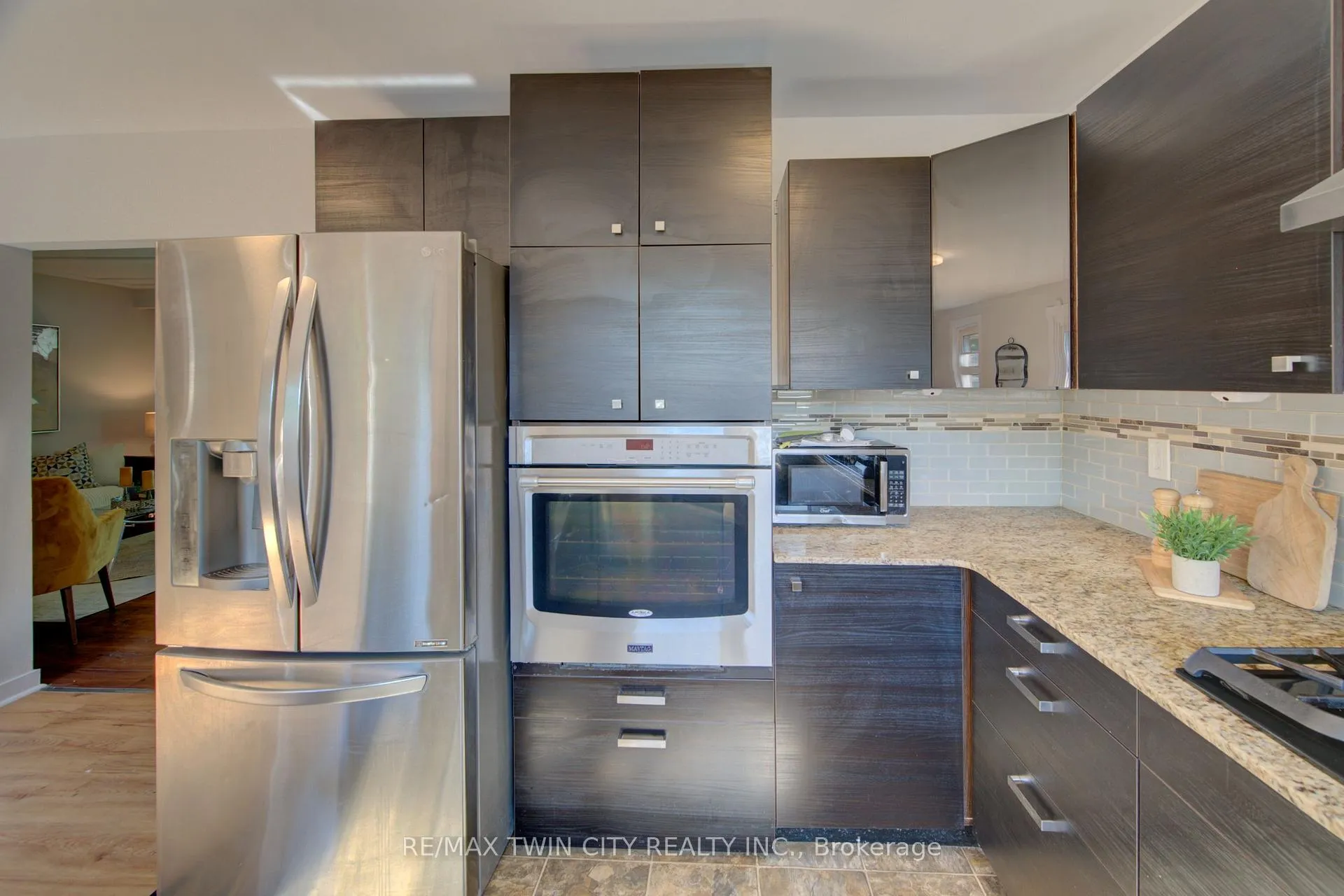 Photo 15 of 68 Kingslea Drive, Hamilton, Huntington — HOMEH