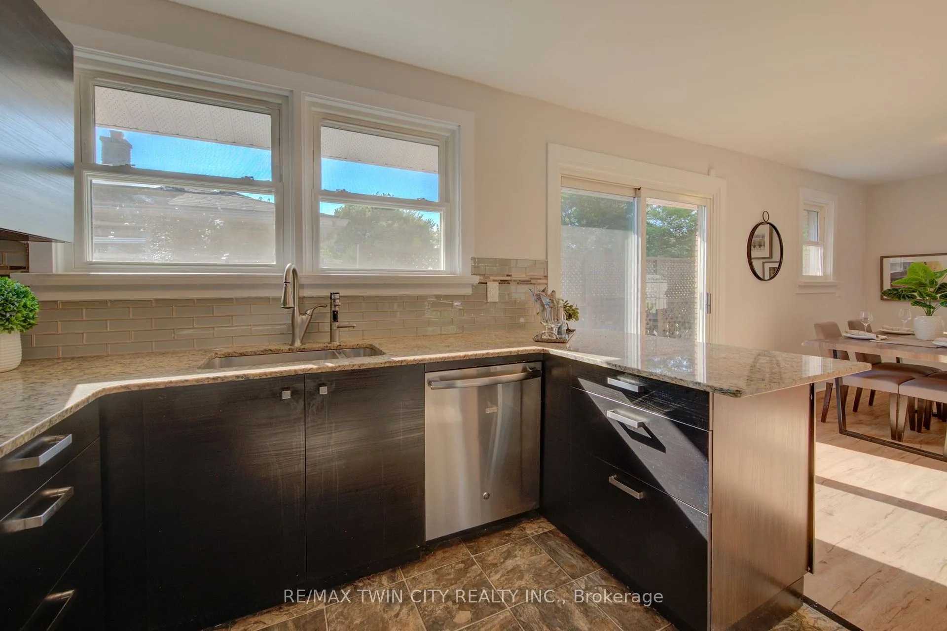 Photo 16 of 68 Kingslea Drive, Hamilton, Huntington — HOMEH