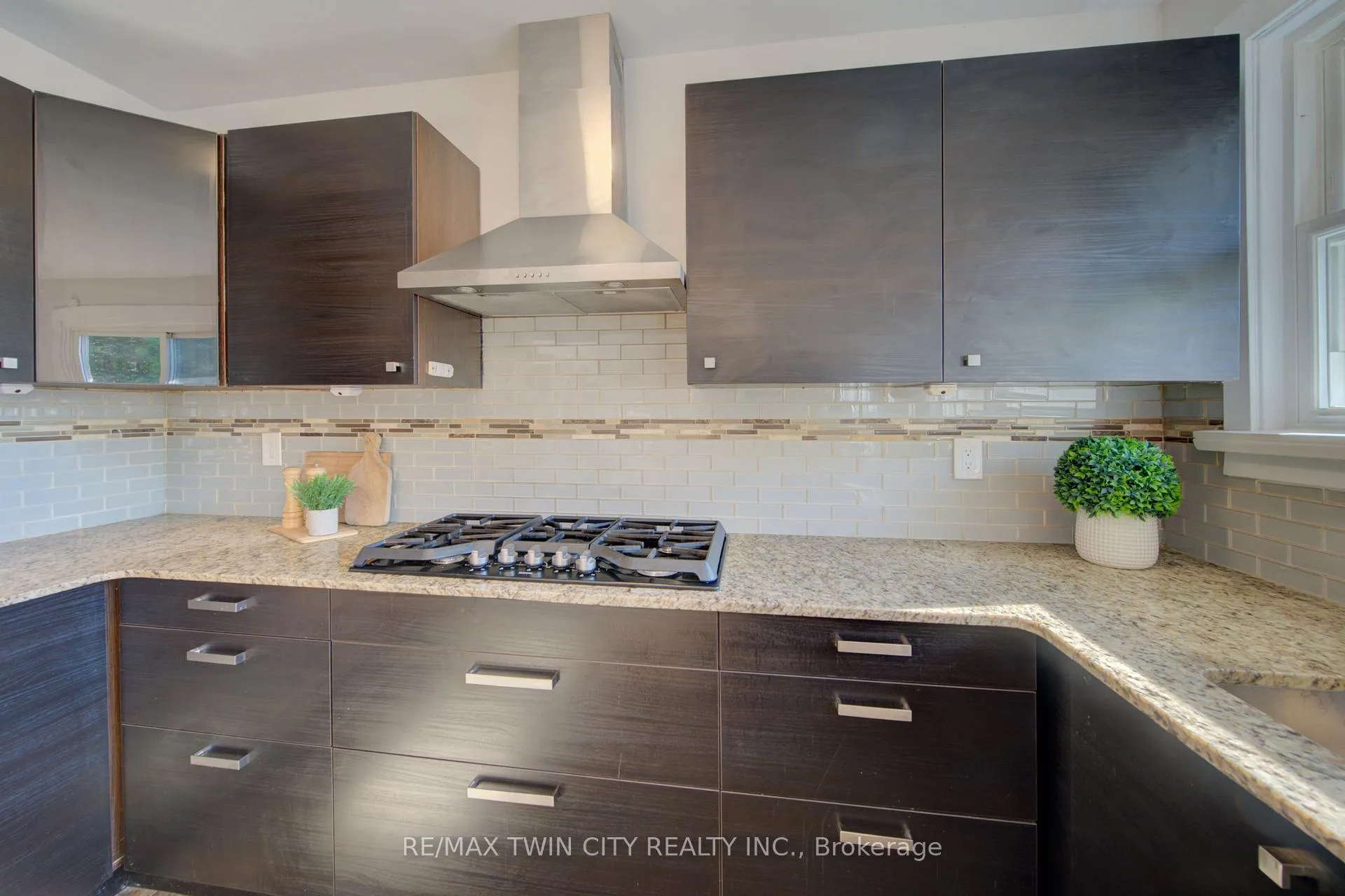 Photo 17 of 68 Kingslea Drive, Hamilton, Huntington — HOMEH