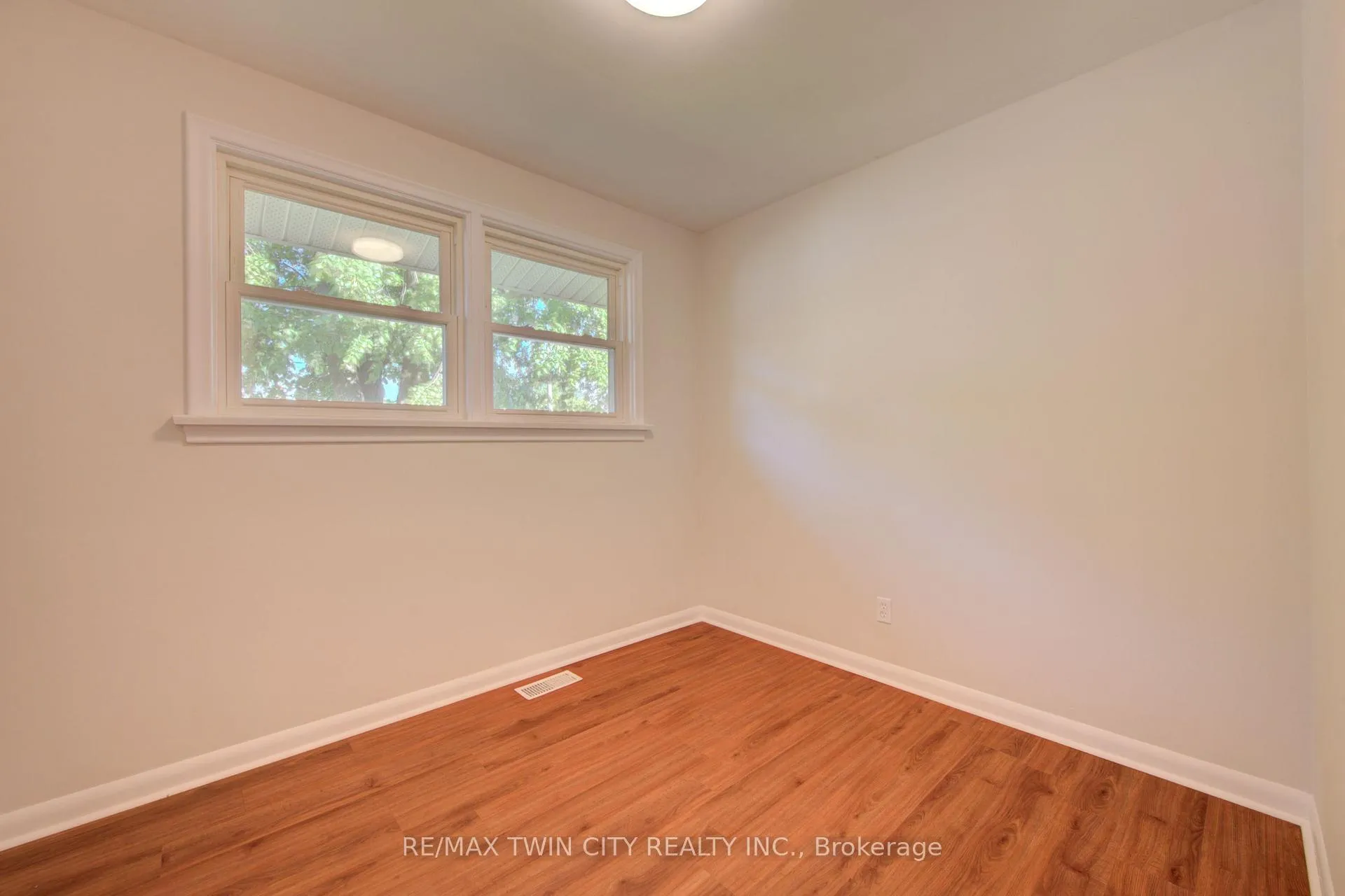 Photo 22 of 68 Kingslea Drive, Hamilton, Huntington — HOMEH