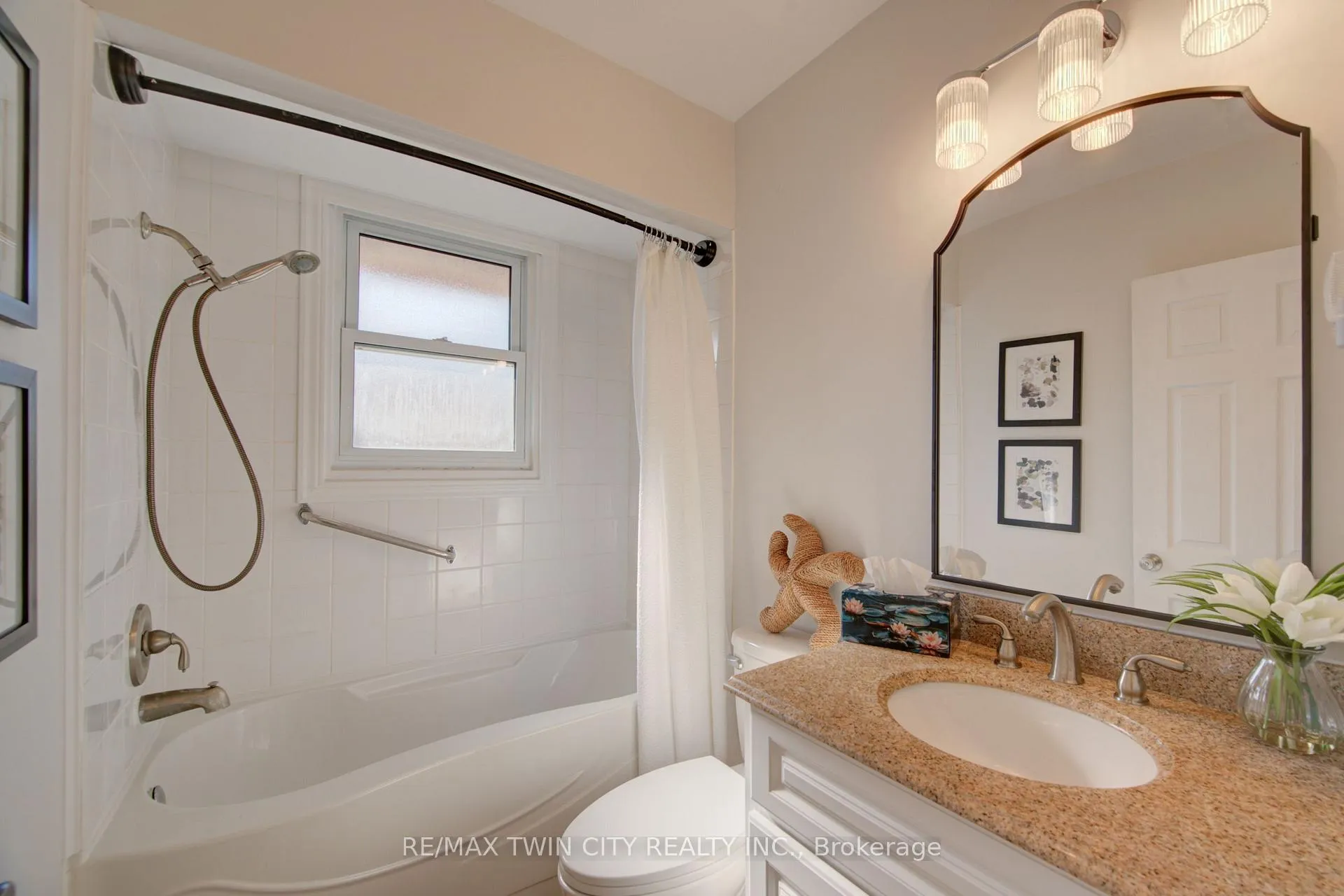 Photo 23 of 68 Kingslea Drive, Hamilton, Huntington — HOMEH