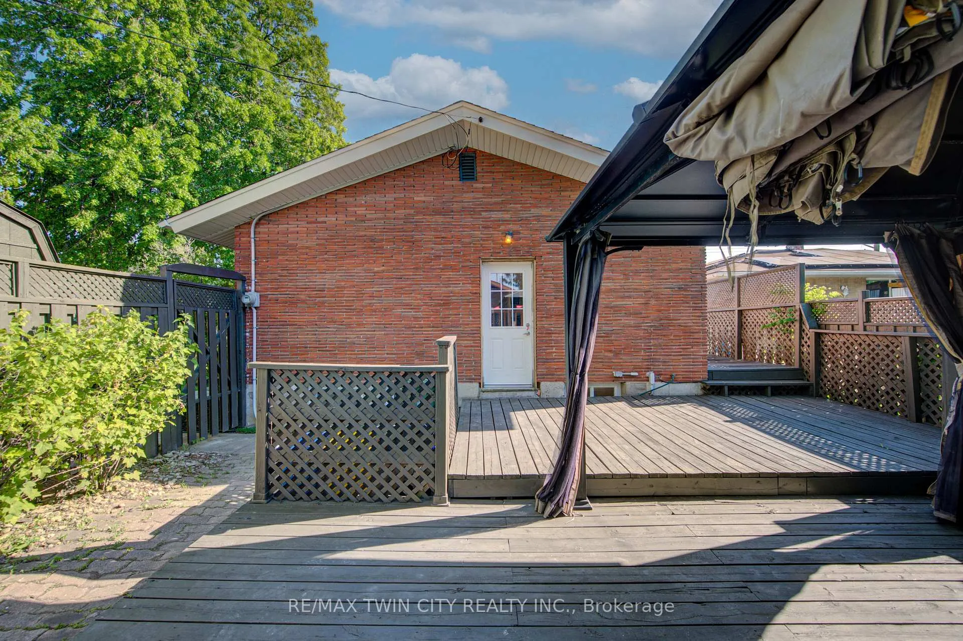 Photo 36 of 68 Kingslea Drive, Hamilton, Huntington — HOMEH