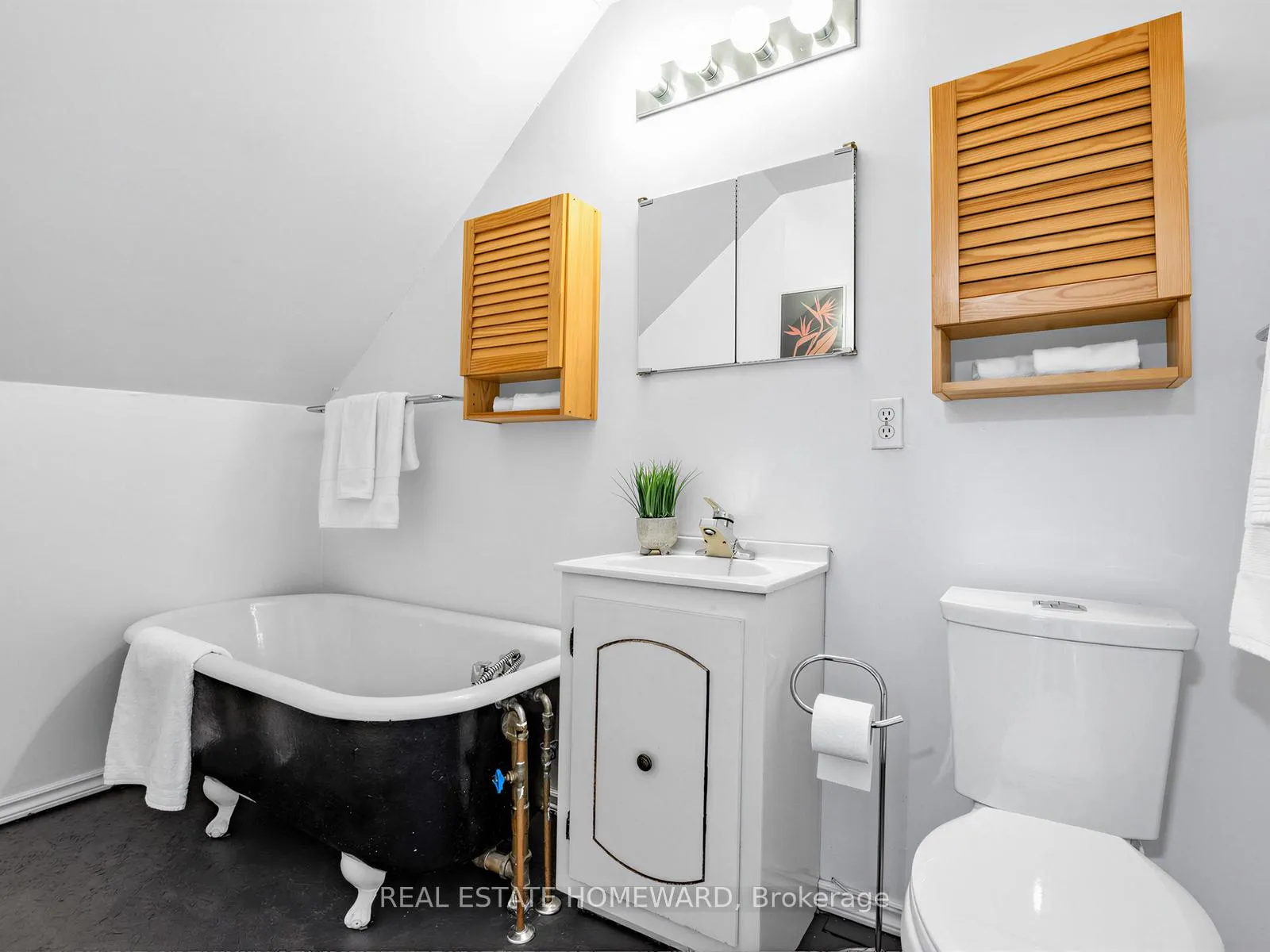 Photo 34 of 46 Westmount Avenue, Toronto, Corso Italia-Davenport — HOMEH