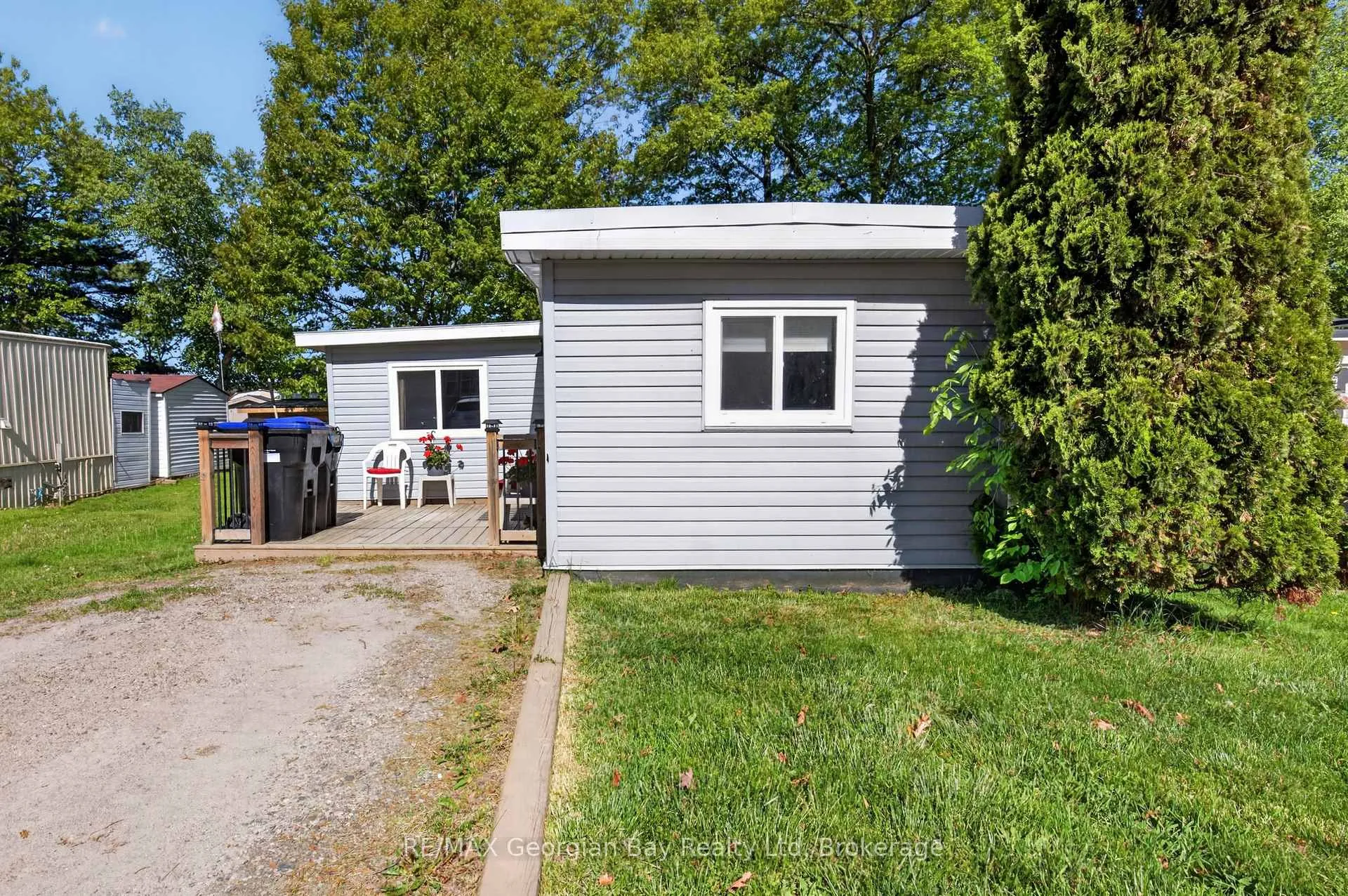 Photo 20 of 24 Lakeshore Road, Midland — HOMEH