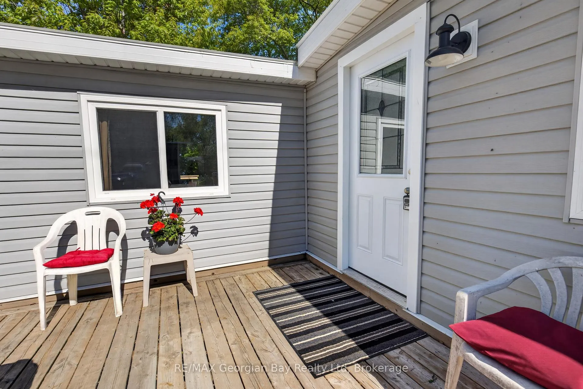 Photo 2 of 24 Lakeshore Road, Midland — HOMEH