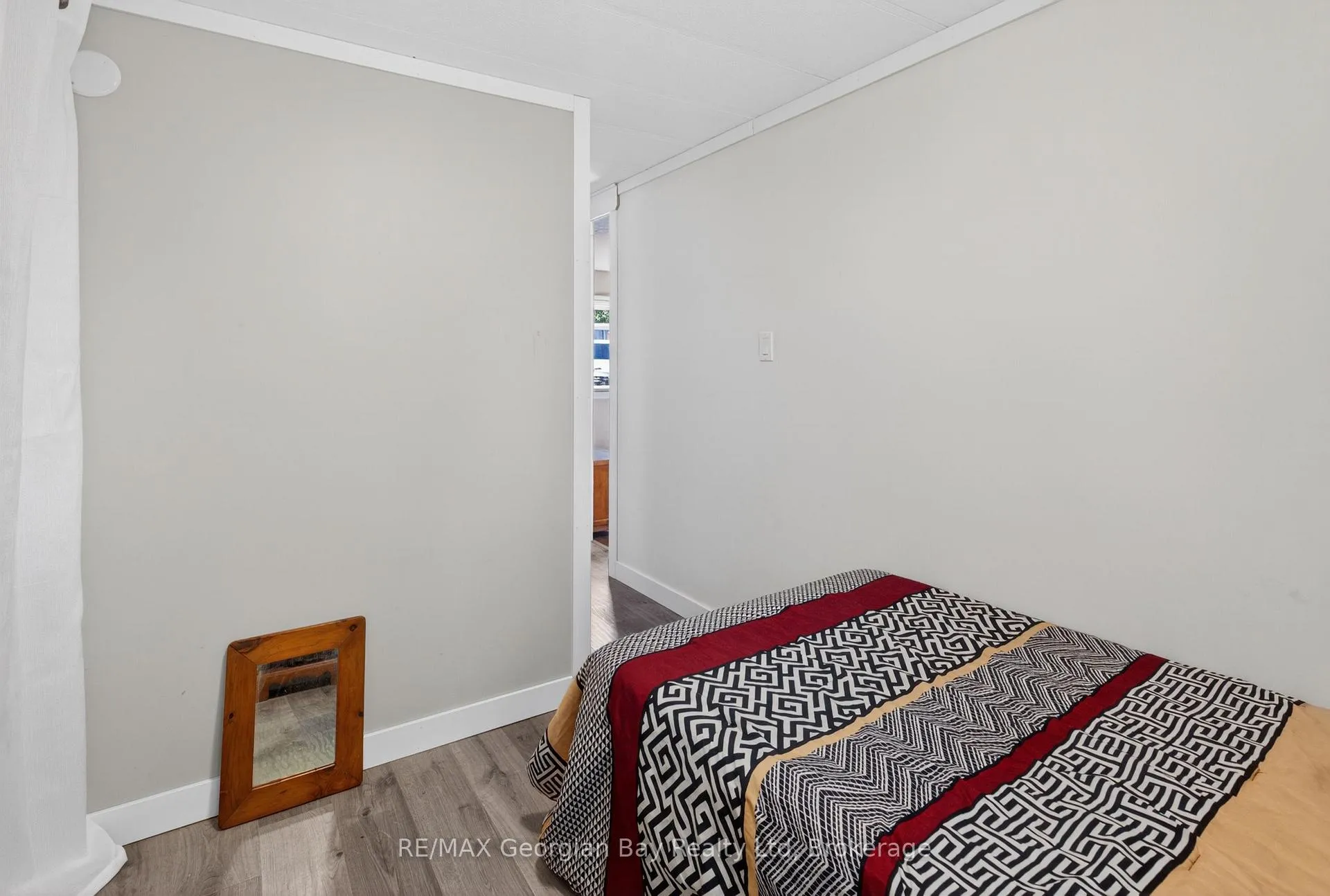 Photo 12 of 24 Lakeshore Road, Midland — HOMEH